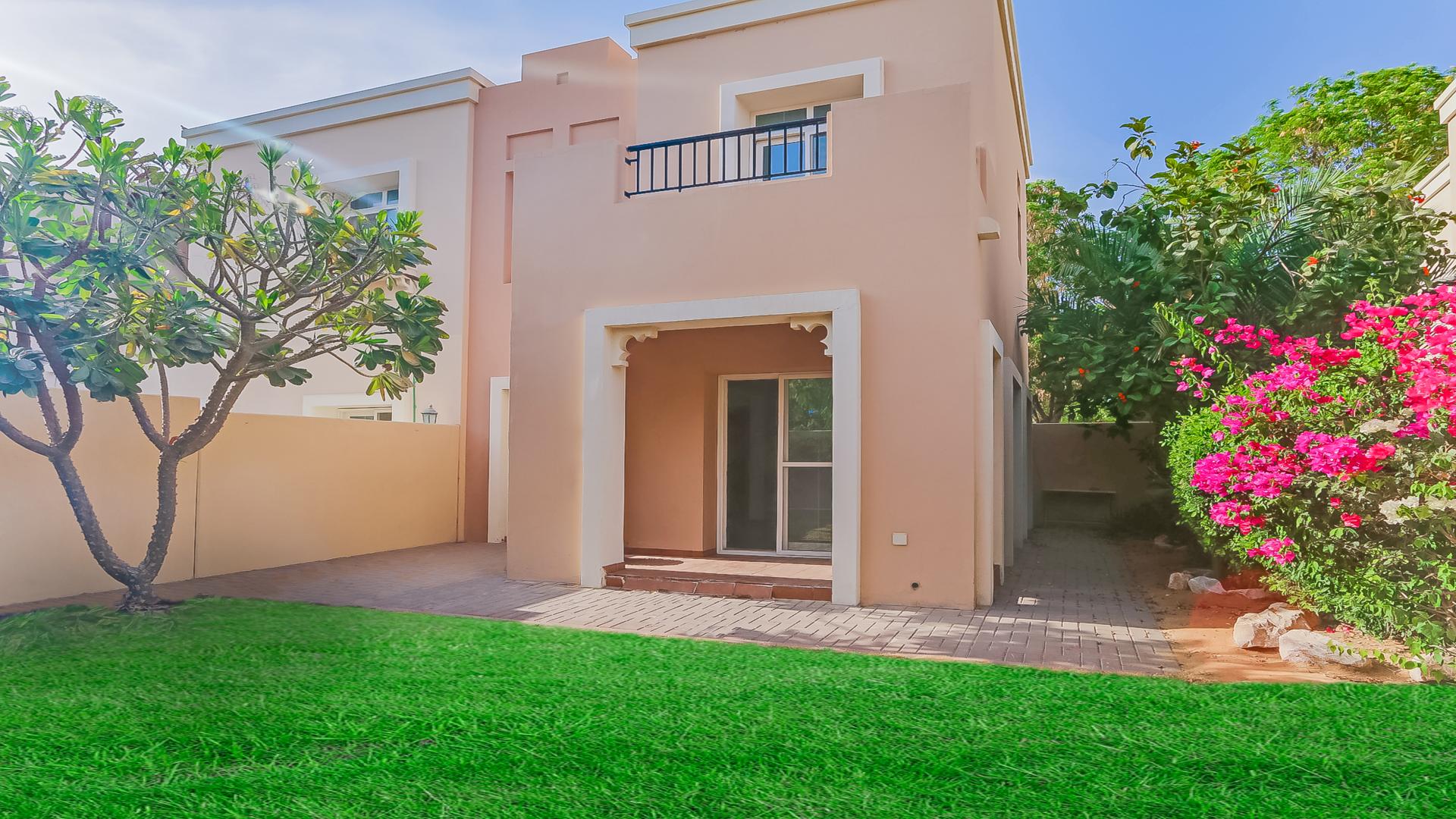 Lush garden view of 2-bedroom townhouse in Al Reem, Arabian Ranches for rent