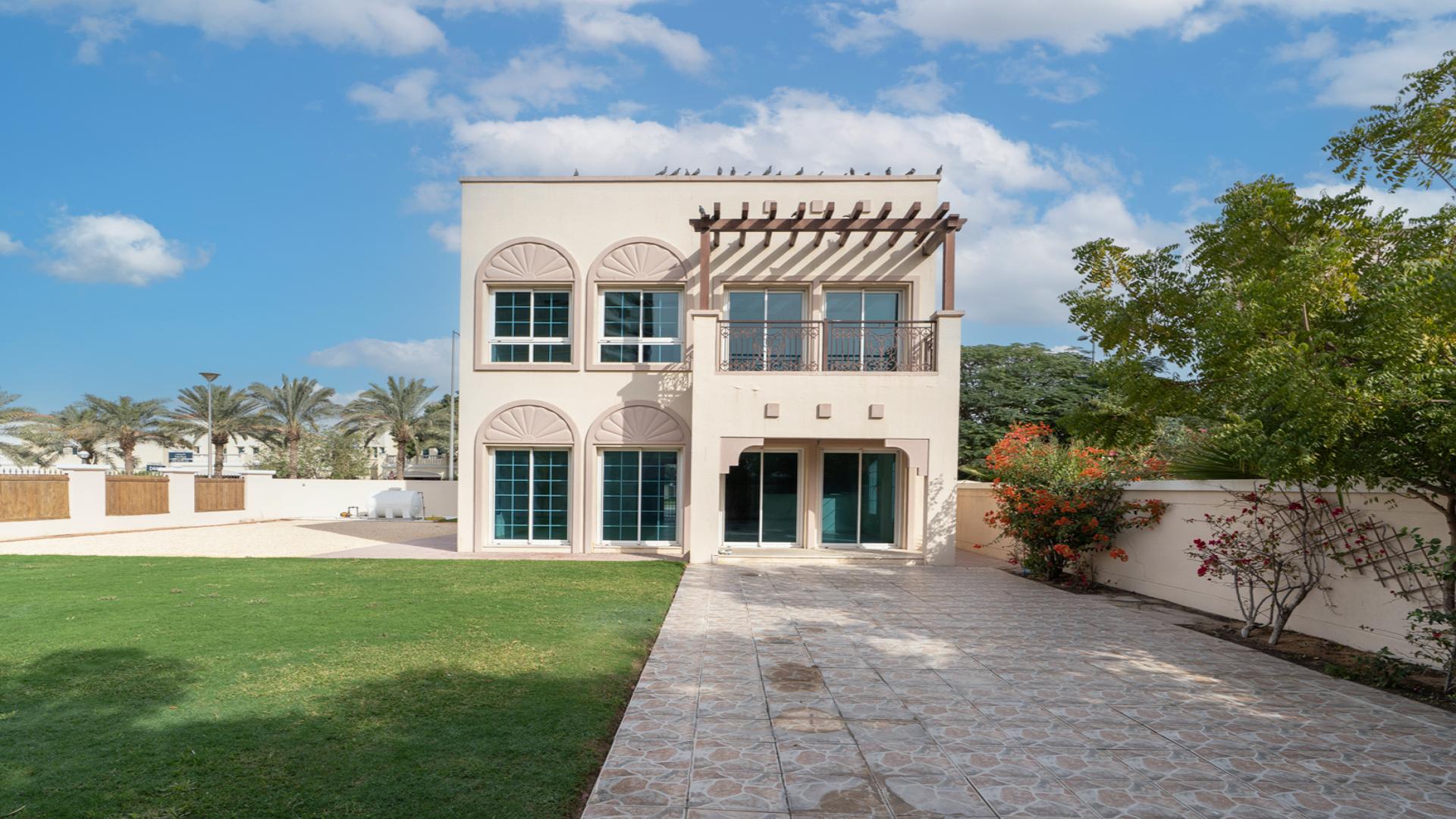 2 bedroom villa with garden in District 3A, Jumeirah Village Triangle for rent