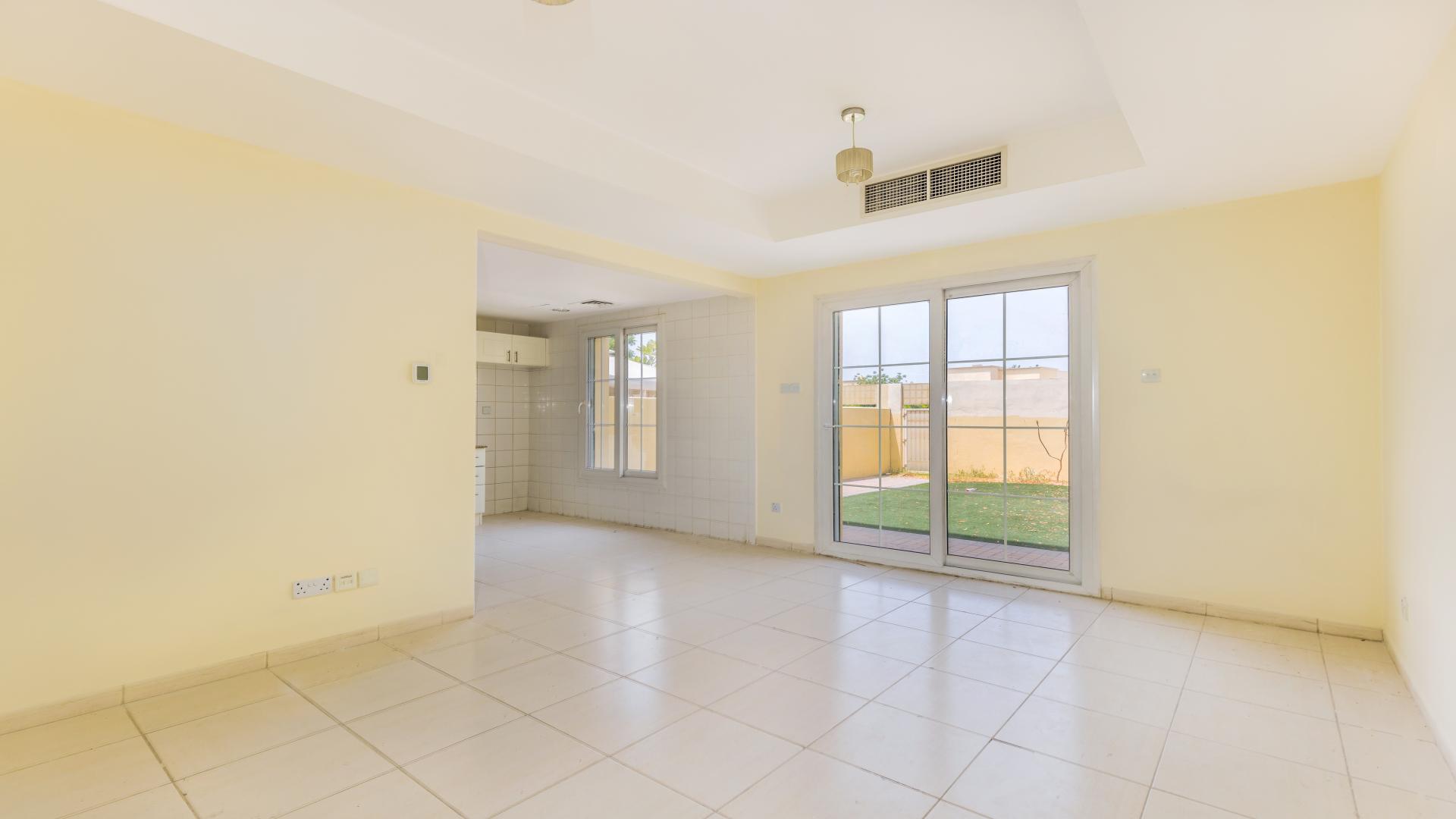 Empty living room with garden view in Springs 7 villa for rent, 2 bed, 2 bath