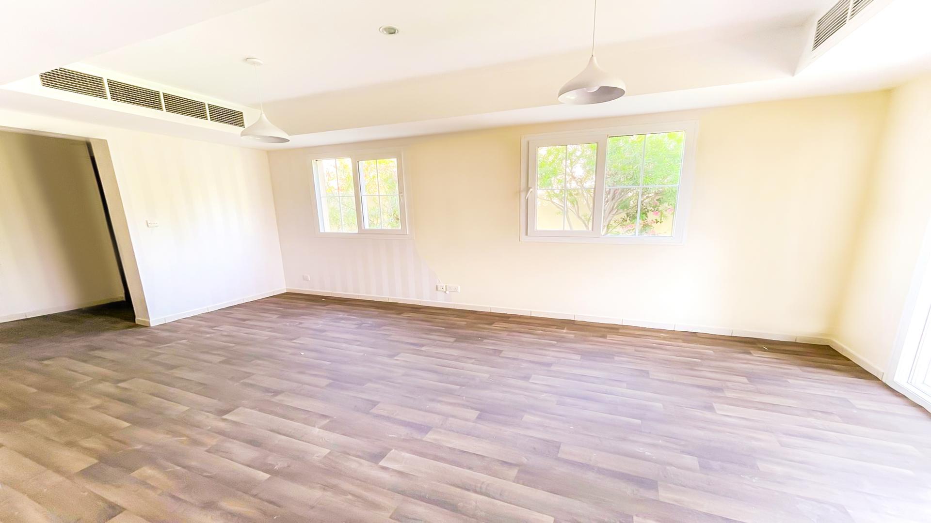 Upgraded villa on large corner plot with garden in The Springs, for rent