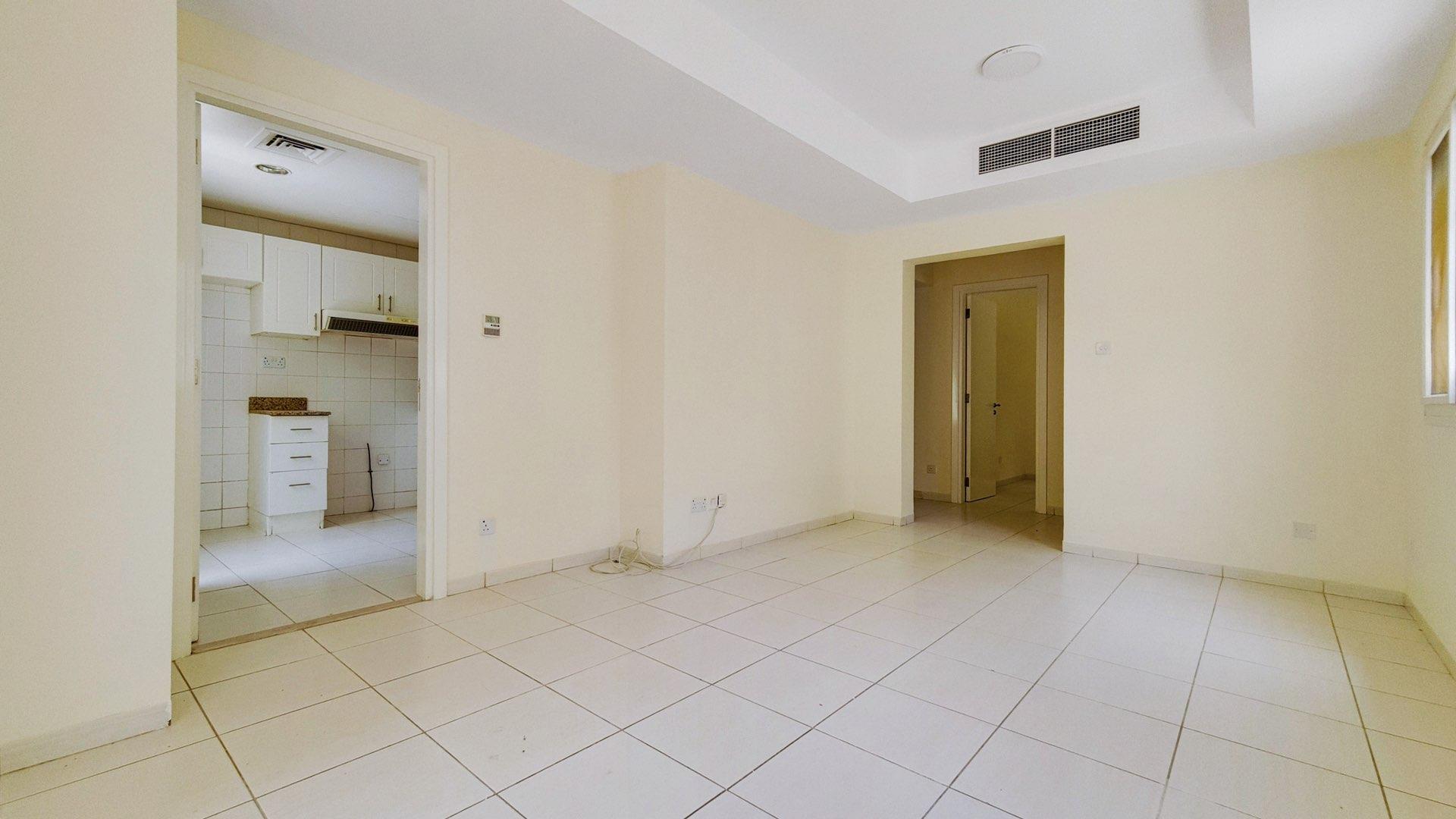 Bright living room with large windows in The Springs villa for rent, LP14046