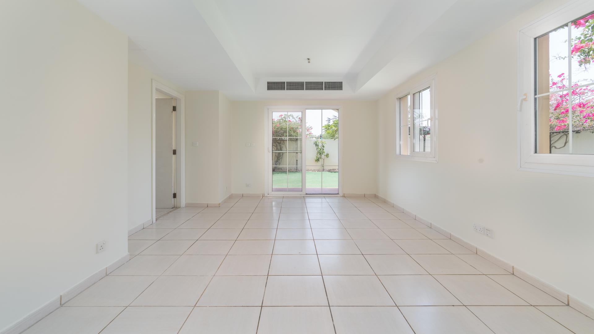 Beautiful garden view of 2-bedroom villa in The Springs, Emirates Living, for rent