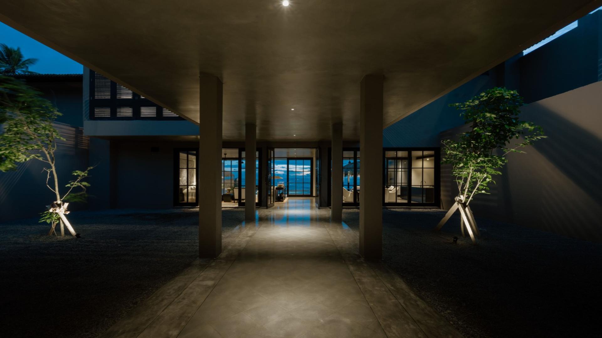 Luxurious villa living room with ocean view in Kaimu, Galle, for sale