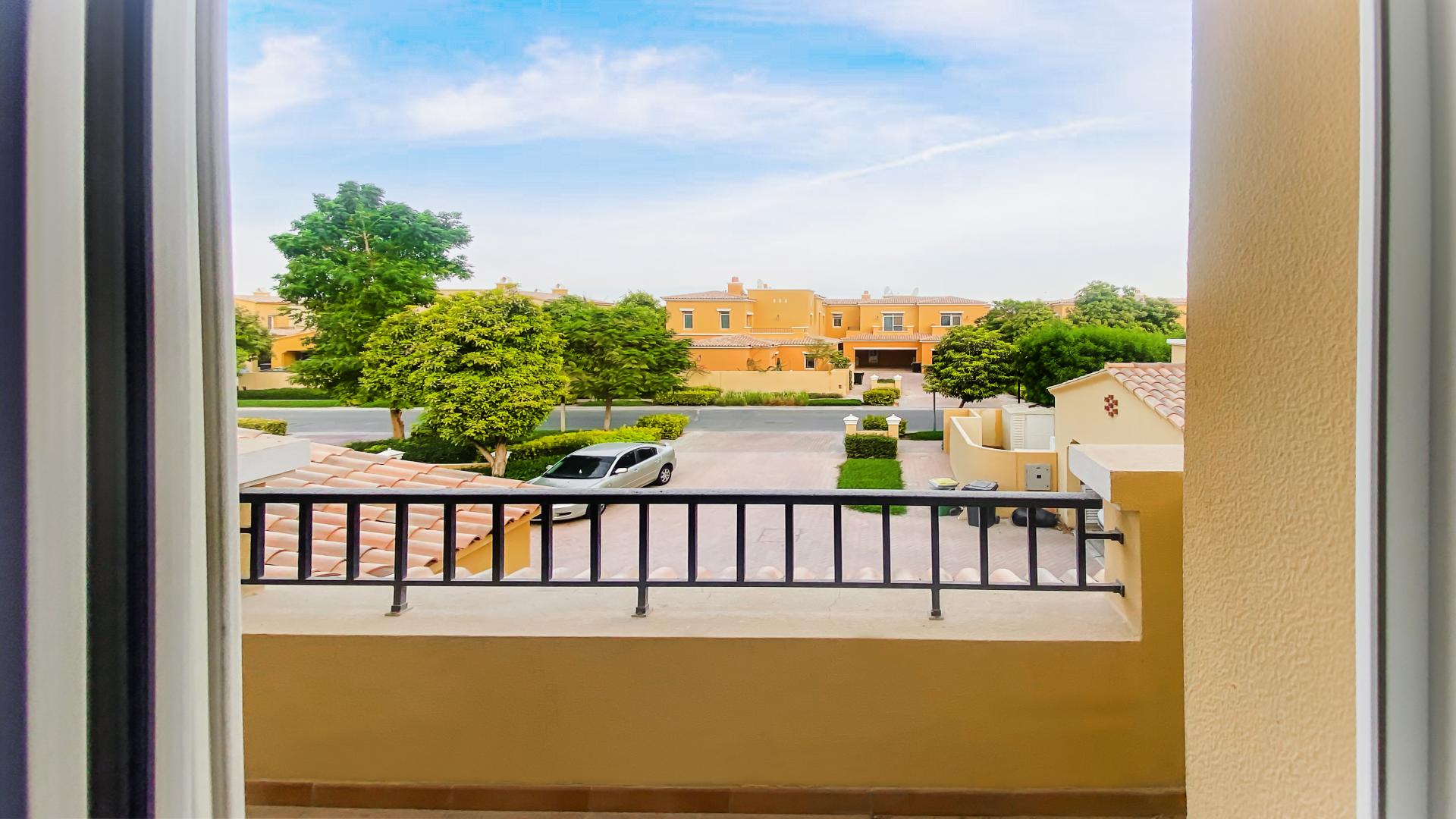 Beautiful garden path at park-facing villa in Palmera, Arabian Ranches for rent