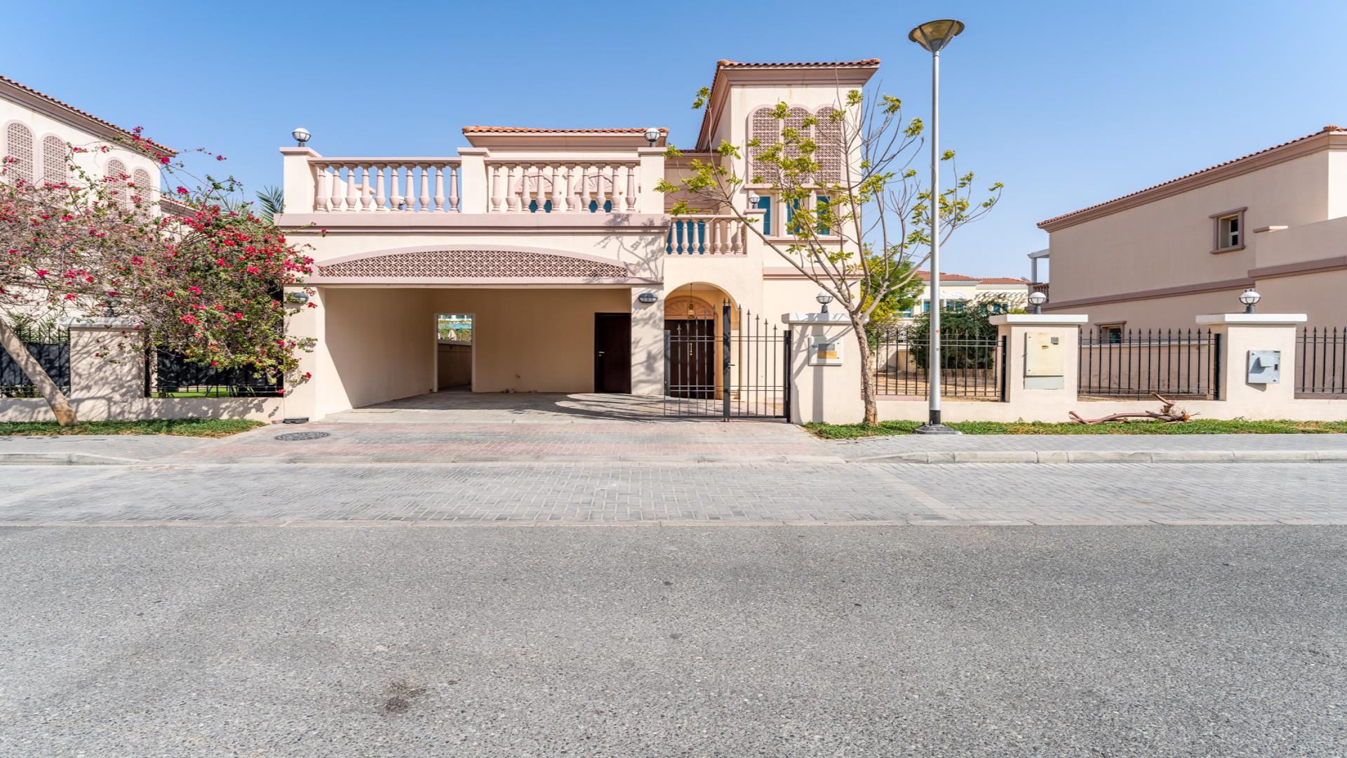 Stylish two-bedroom villa with large garden in Jumeirah Village Triangle, District 9G