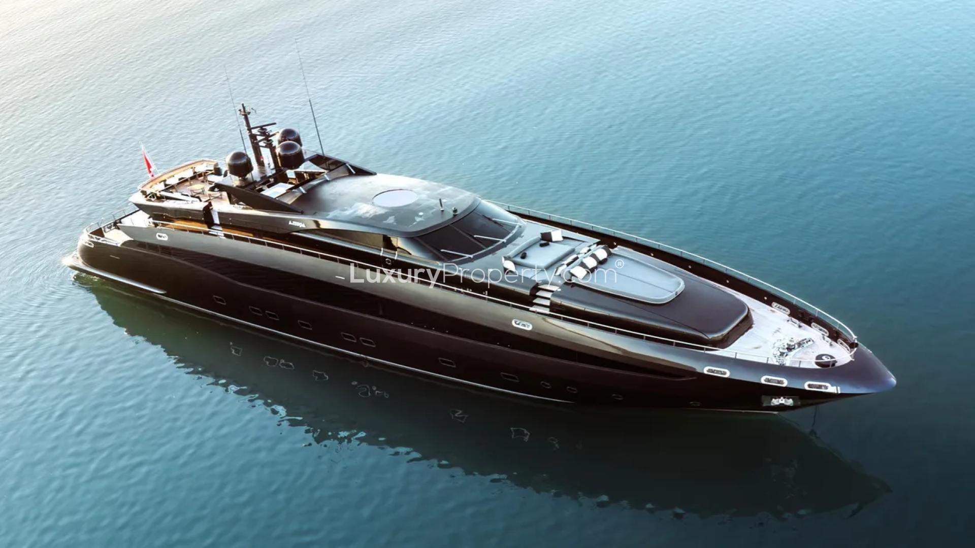 Extra   2003 Carver 444 Cockpit Motor Yacht for sale in the United States