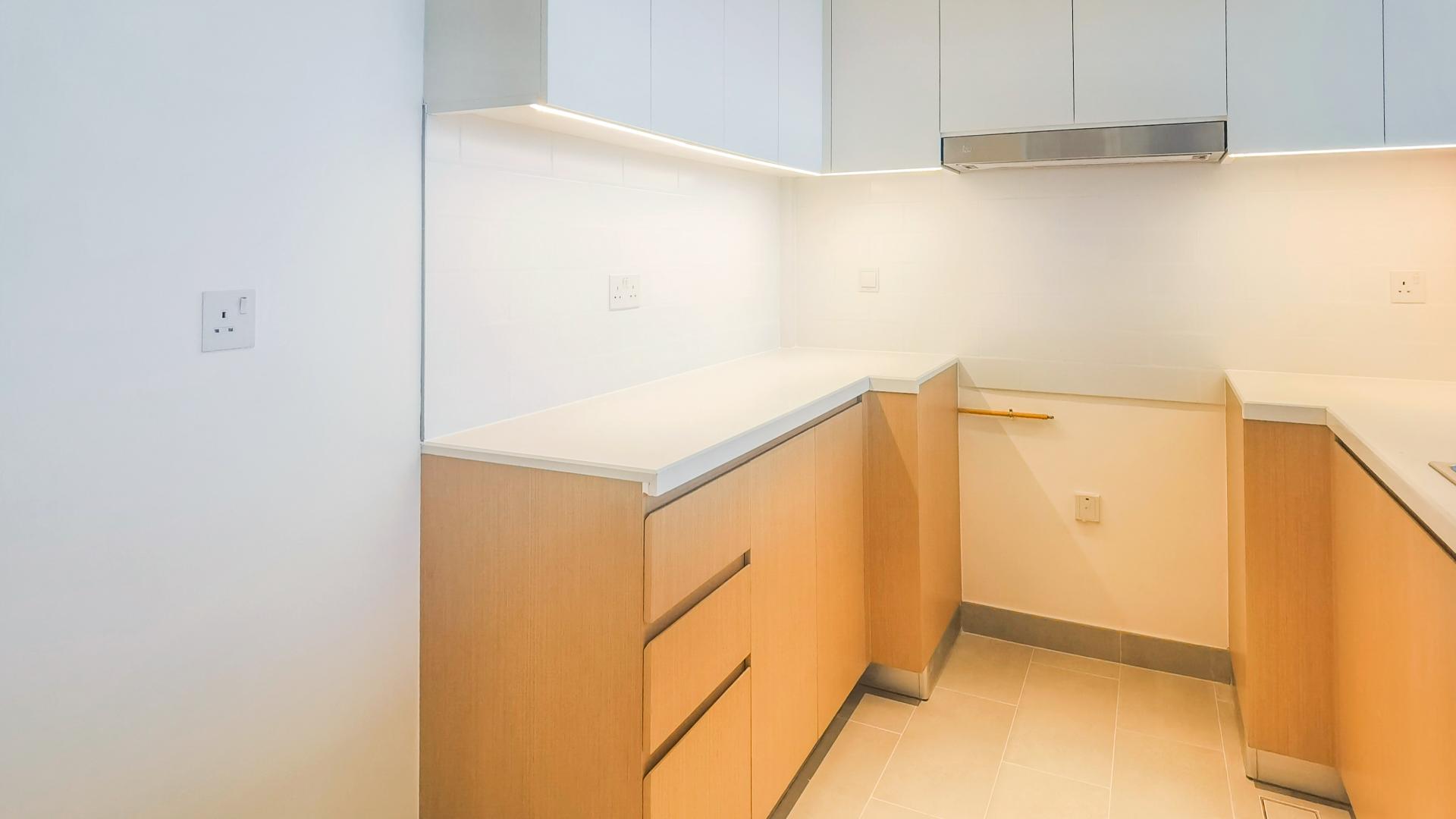 Modern kitchen and hallway in high-floor apartment, Creek Rise, Dubai Creek Harbour