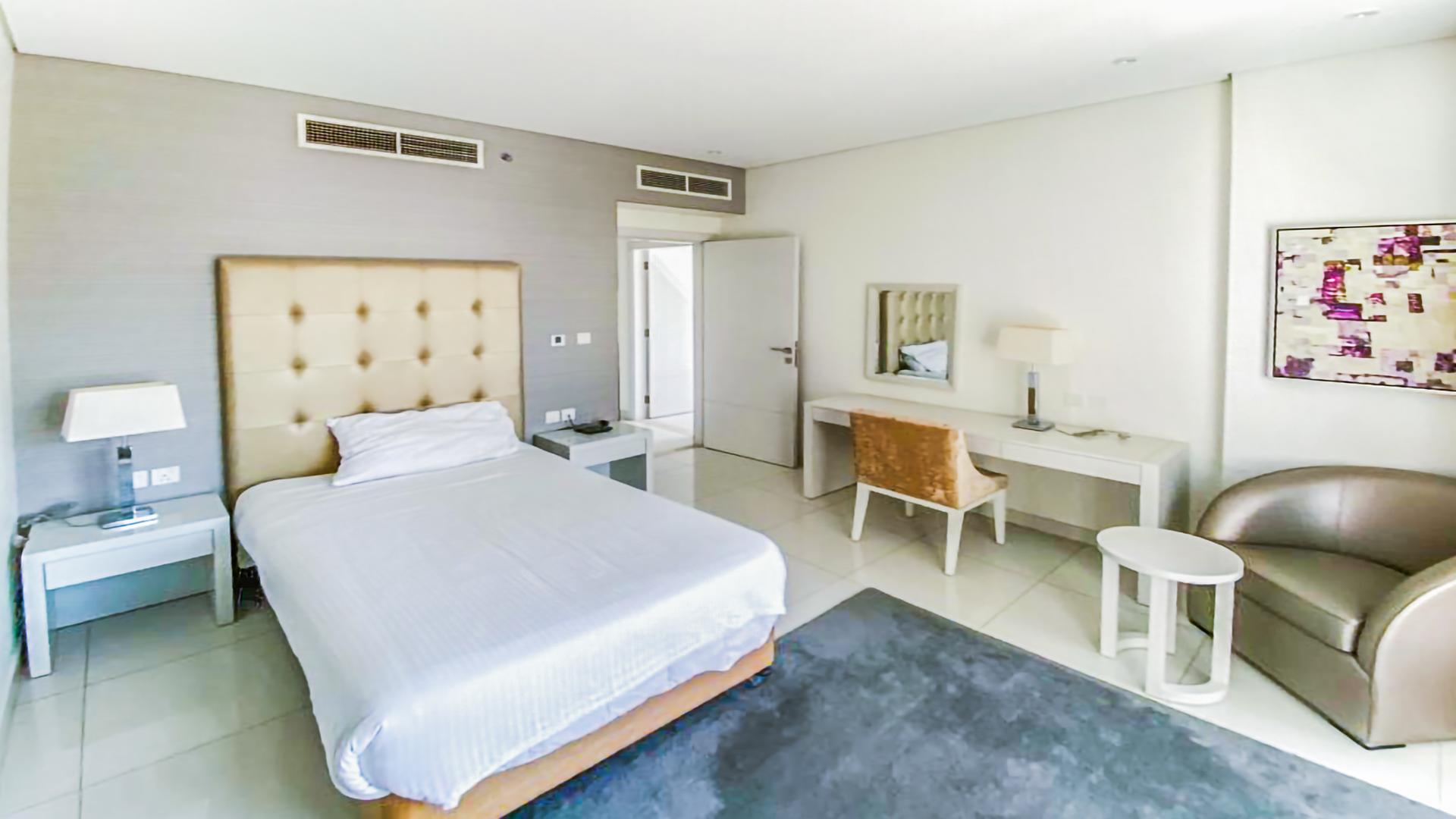 Modern kitchen in 3-bedroom apartment for rent, Business Bay, Dubai, DAMAC Maison The Vogue