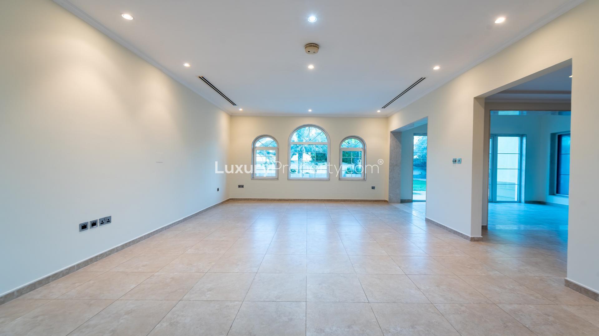 Extended Legacy Villa in Jumeirah Park with spacious garden and terrace for rent