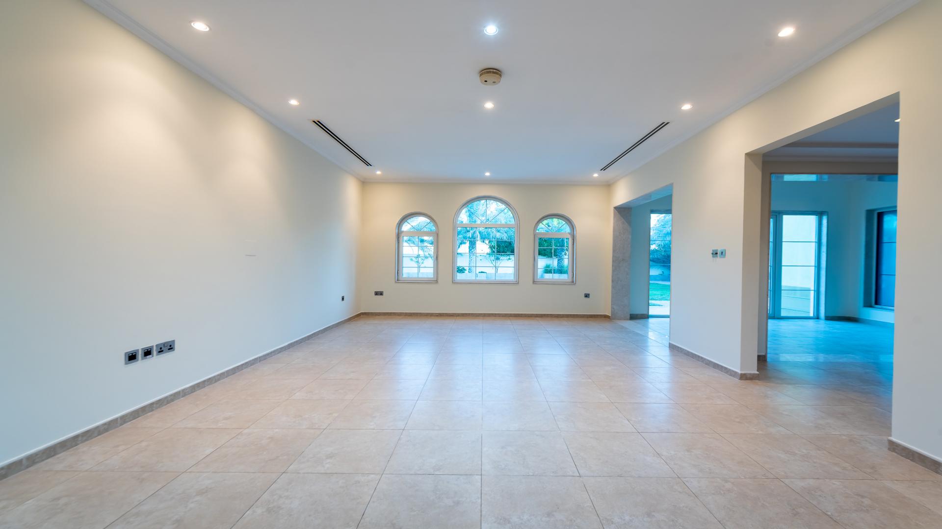 Extended Legacy Villa in Jumeirah Park with spacious garden and terrace for rent