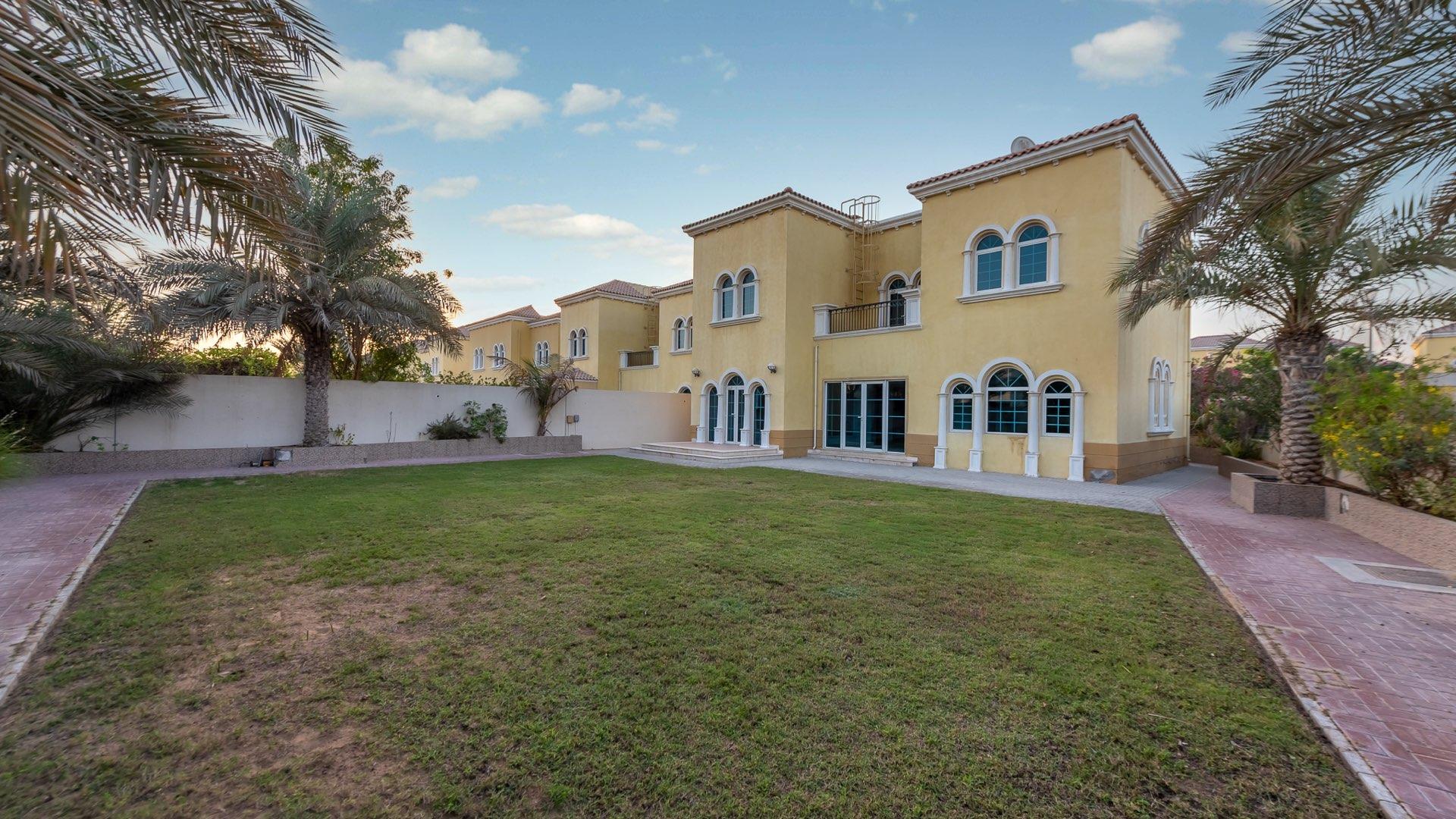 Spacious living room in Jumeirah Park Legacy Villa for rent, featuring large windows and tiles