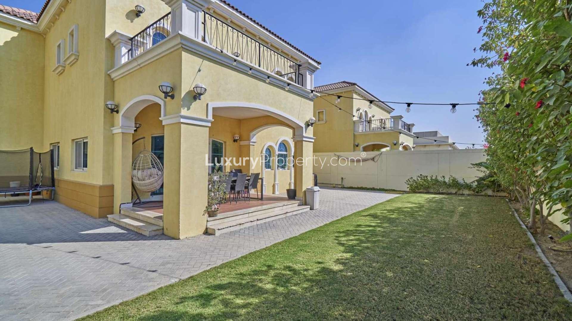 Charming Villa for Rent in Dubai's Legacy Area, Jumeirah Park with Three Bedrooms