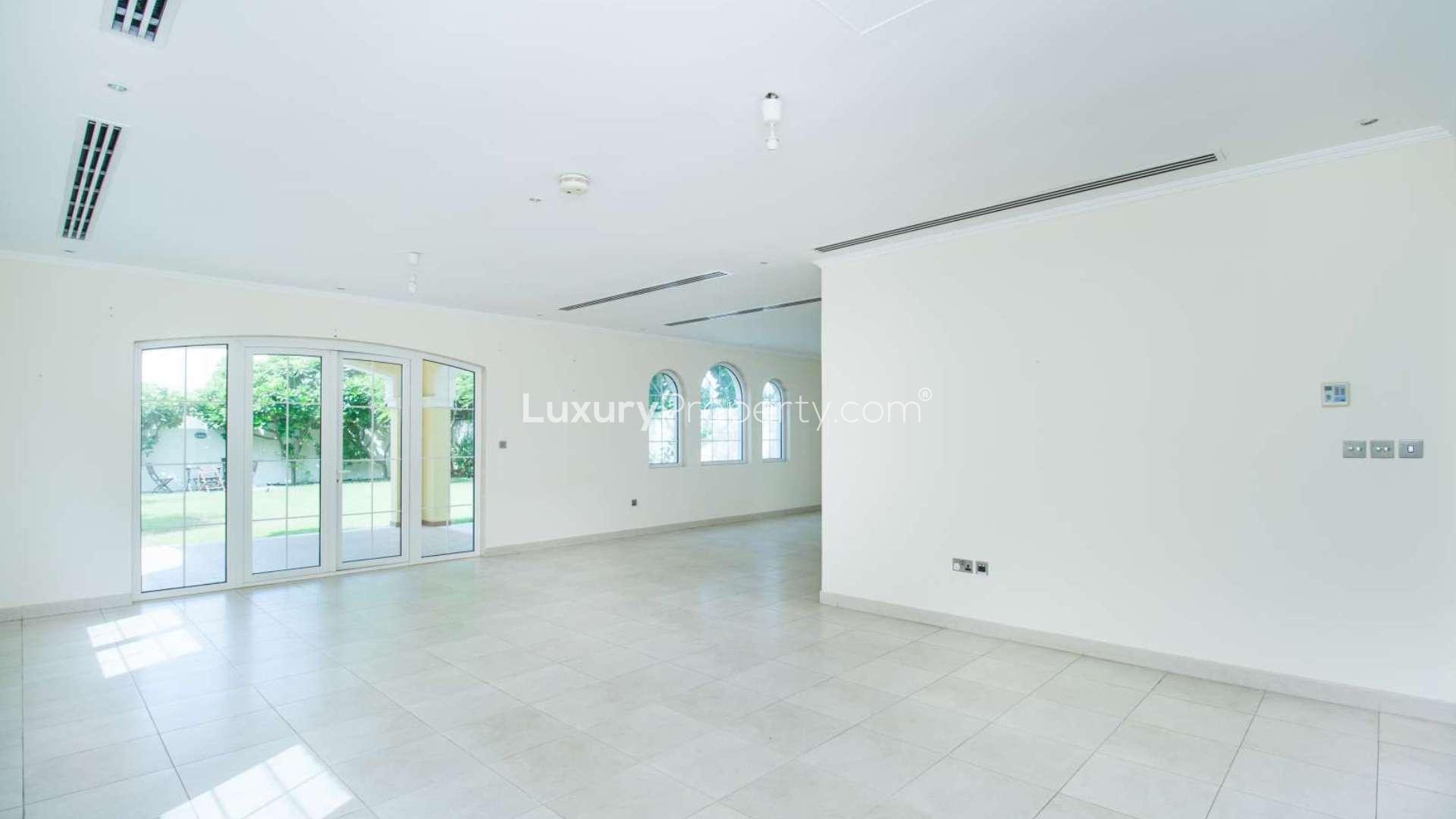 Modern villa with garage in Jumeirah Park's Legacy community, three bedrooms, four bathrooms