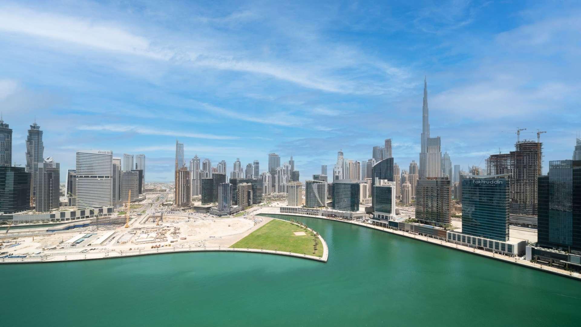 Penthouse balcony with city and canal view, Business Bay, Volante, three-bedroom rental