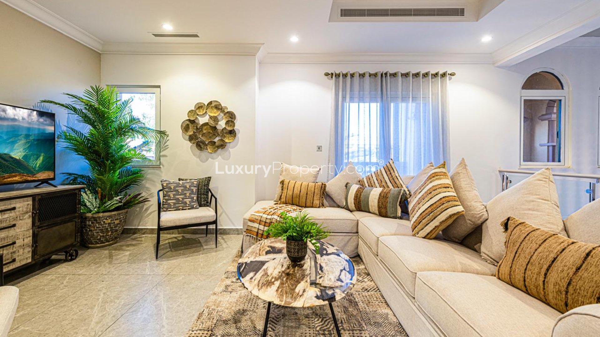 Beautiful 3 Bed Villa Exterior in Canal Cove, Palm Jumeirah with Lush Garden