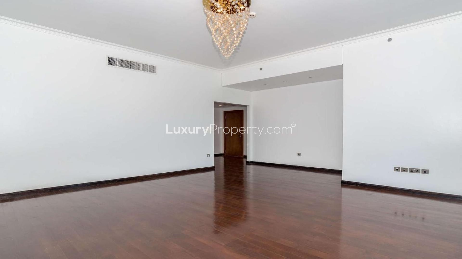 Spacious living room in 3-bedroom apartment, wooden flooring, Marina Residences, Palm Jumeirah
