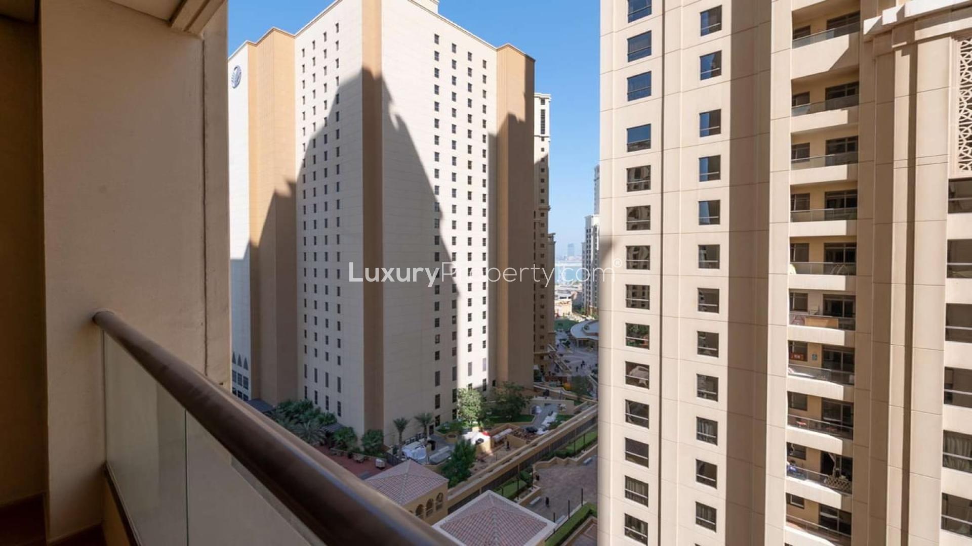 Empty living room in beachfront apartment, Jumeirah Beach Residence, Shams, for sale