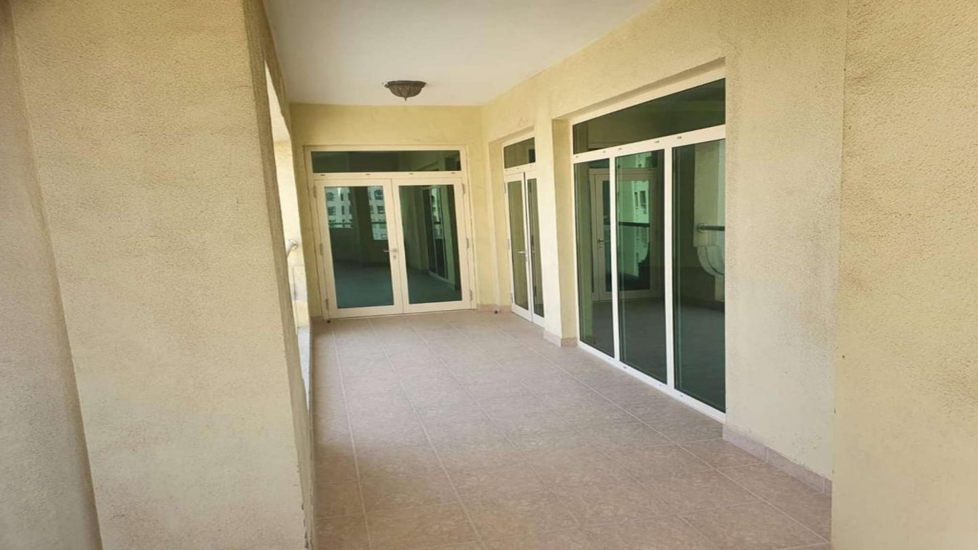 Spacious 3-bedroom apartment view, Shoreline Residences, Palm Jumeirah, Dubai cityscape background