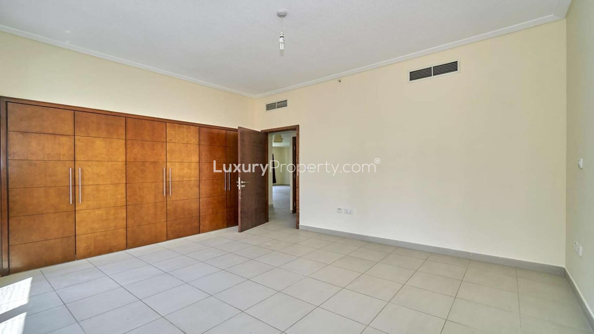 Spacious living area in 3-bedroom apartment, South Ridge 5, Downtown Dubai for rent
