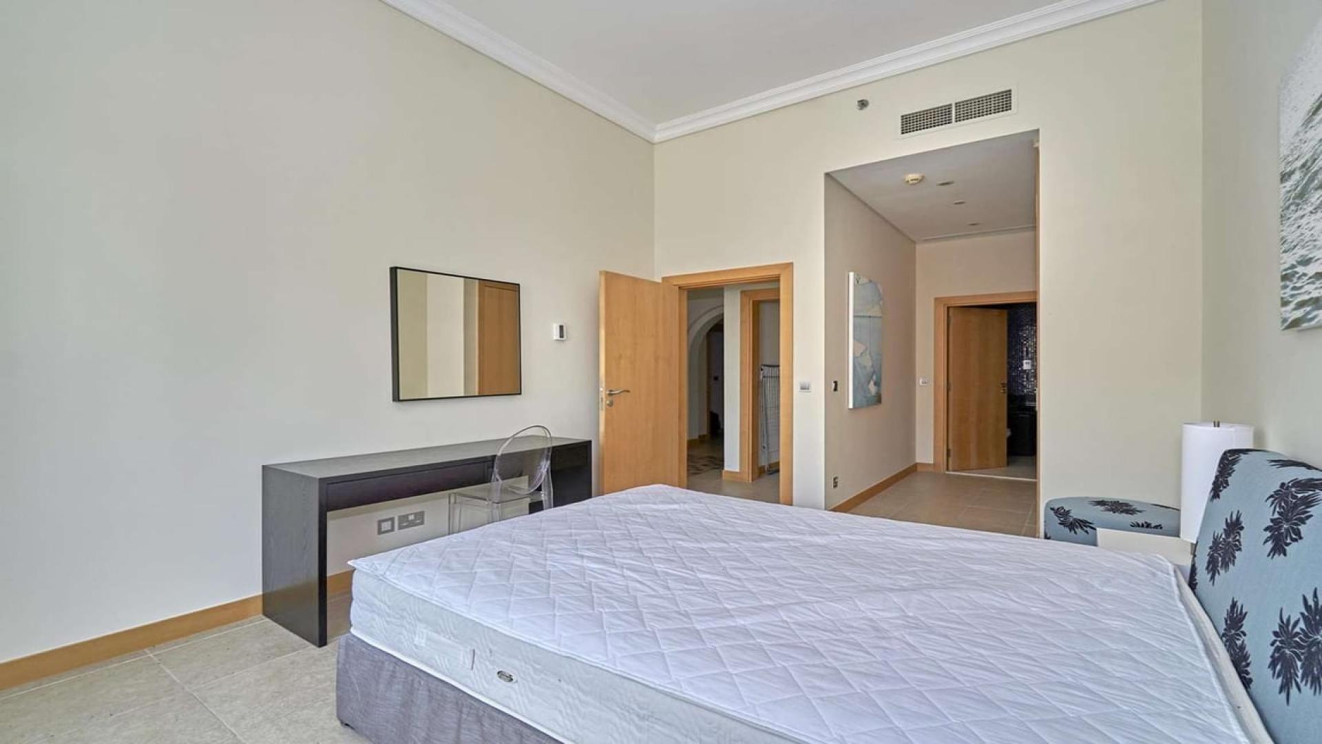 Spacious living area in Shoreline Apartments, Palm Jumeirah, with modern furniture and open kitchen