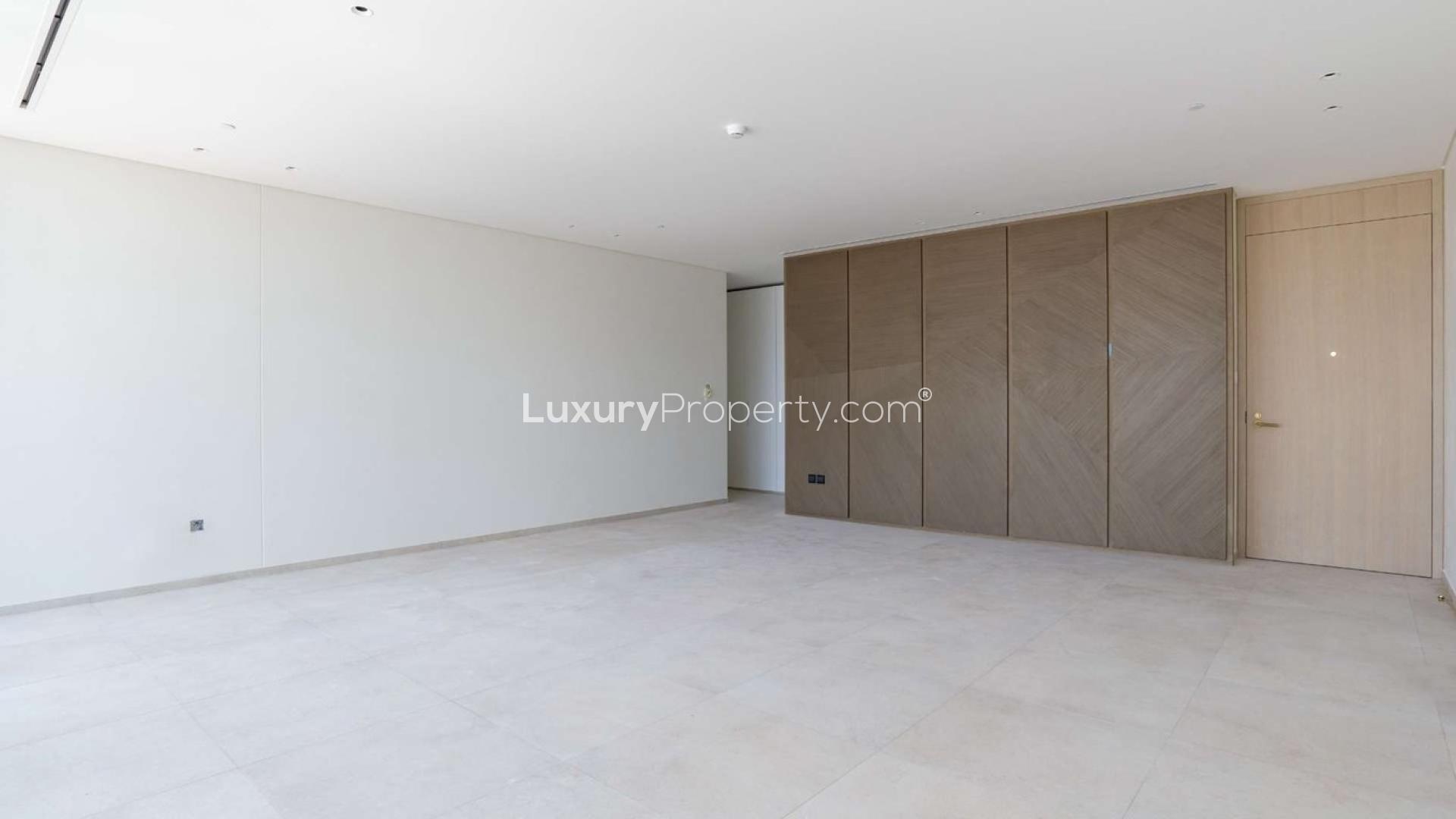 Luxurious 3-bedroom apartment with panoramic city views in Eden House, Sheikh Zayed Road