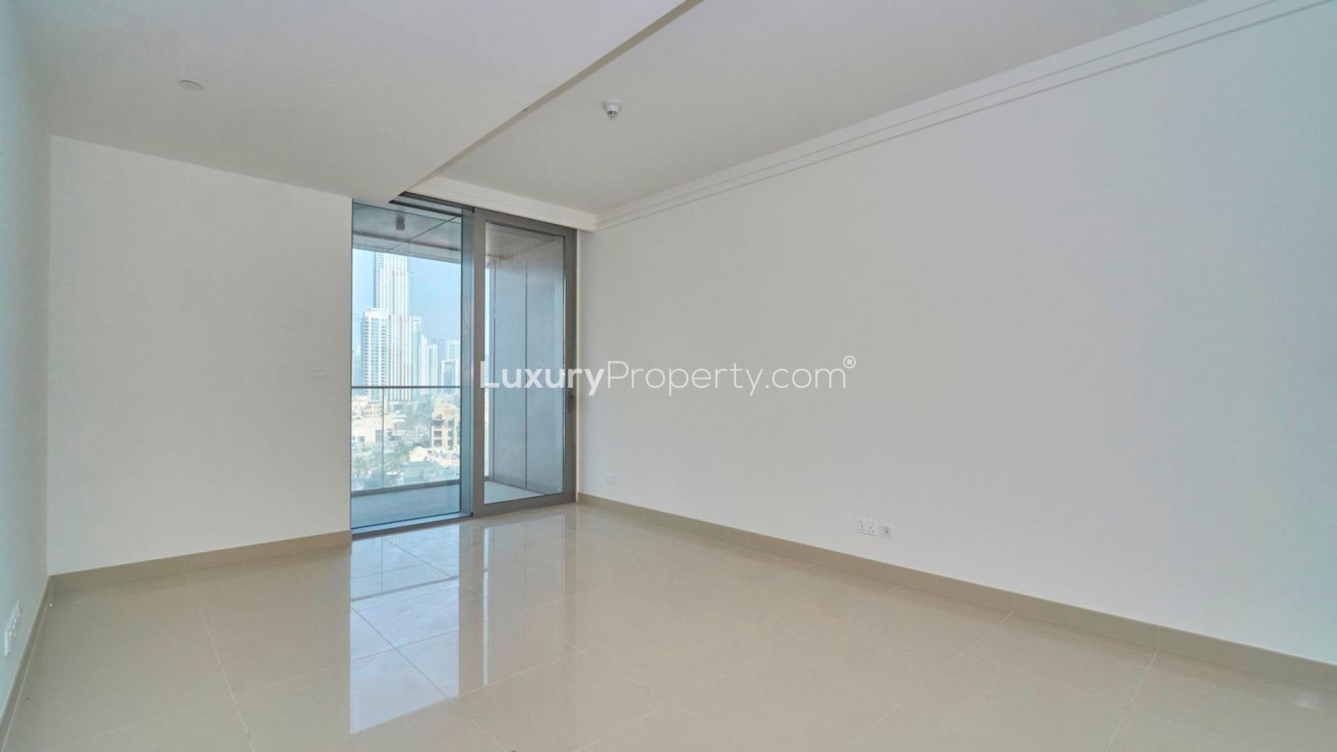 Luxurious Downtown Dubai apartment with spacious living area and balcony view at Boulevard Point