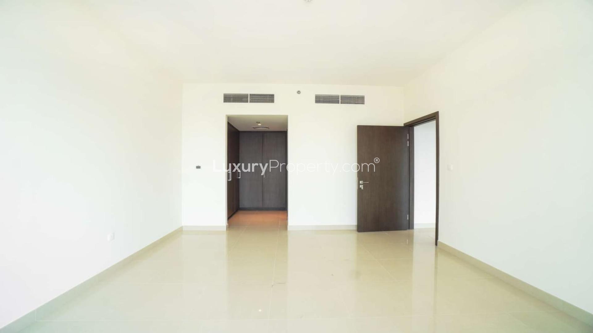 "Dubai Creek Harbour apartment view with marina, skyscrapers, and waterfront skyline, Harbour Views 1.",Empty room in three-bedroom apartment, Dubai Creek Harbour, spacious and bright interior