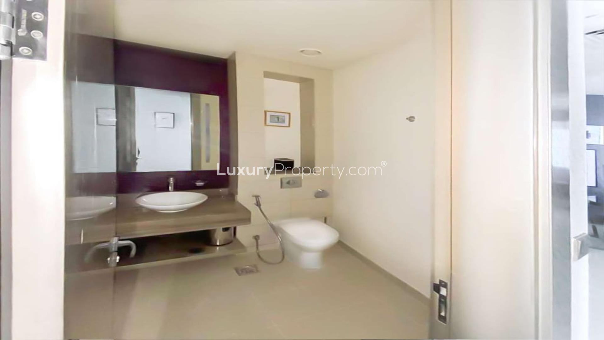 High floor bathroom in 3-bedroom apartment, Damac Tower D, Business Bay for rent