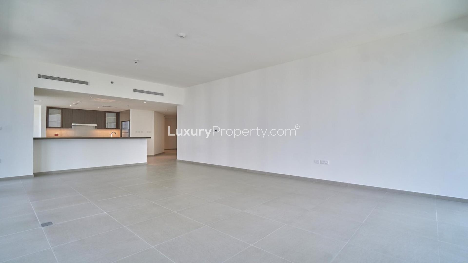 Spacious open-plan living area in 3-bedroom apartment, BLVD Heights, Downtown Dubai