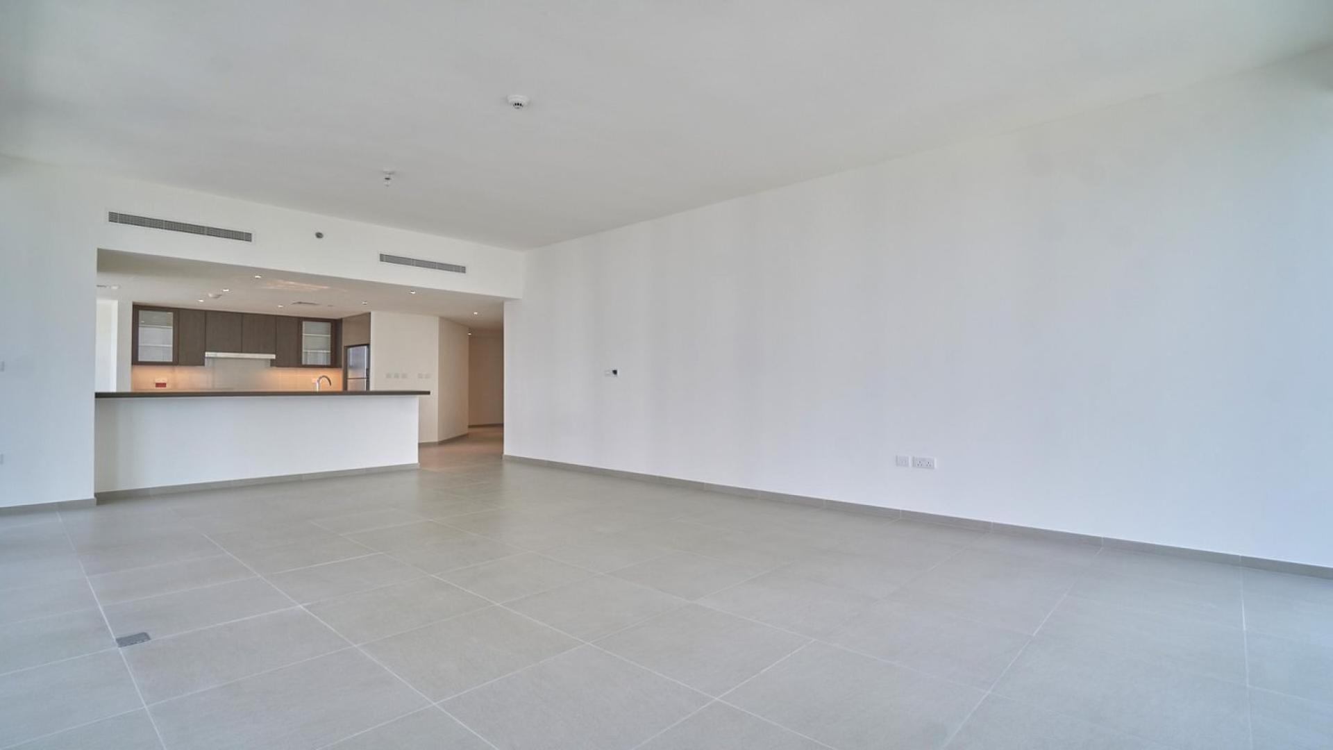 Spacious open-plan living area in 3-bedroom apartment, BLVD Heights, Downtown Dubai