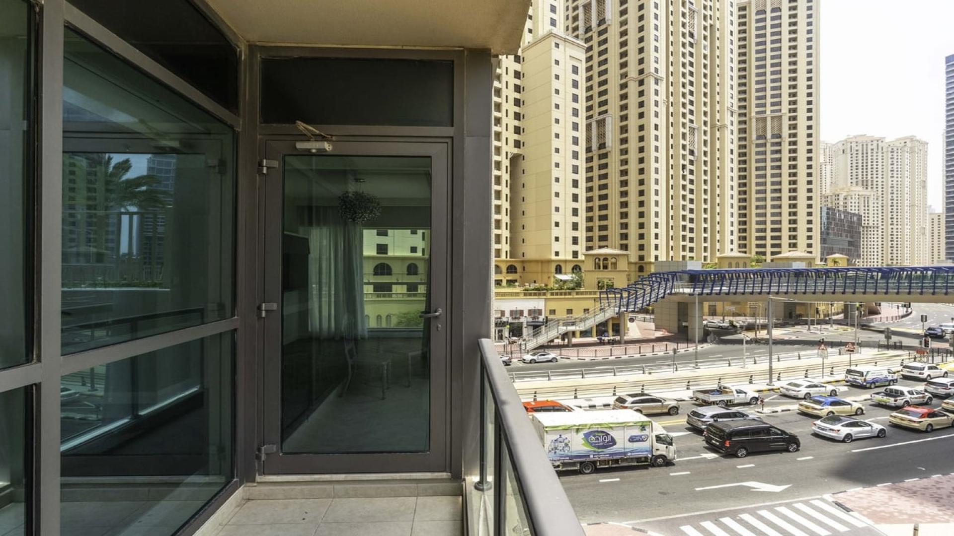 Modern living room in luxury 3-bedroom apartment, Al Sahab, Dubai Marina, for rent