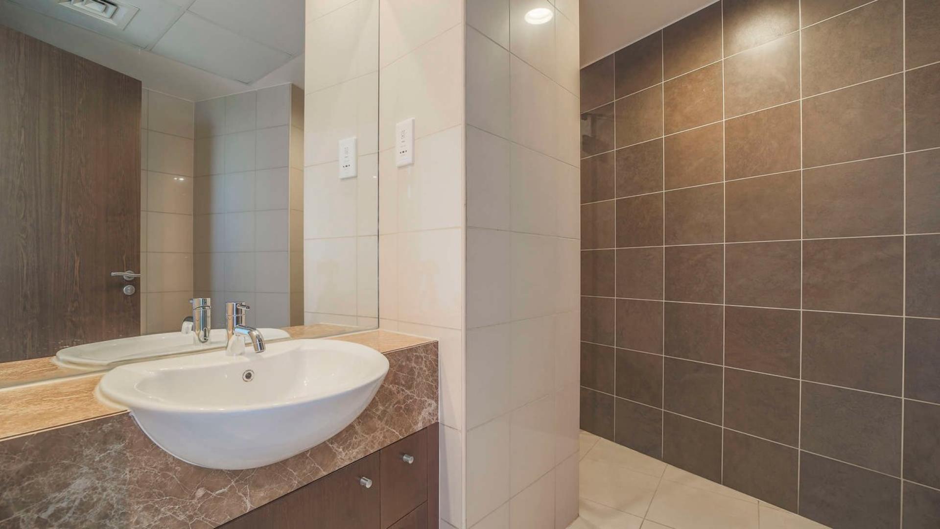 Modern bathroom in three-bedroom apartment, Marsa Plaza, Dubai Festival City