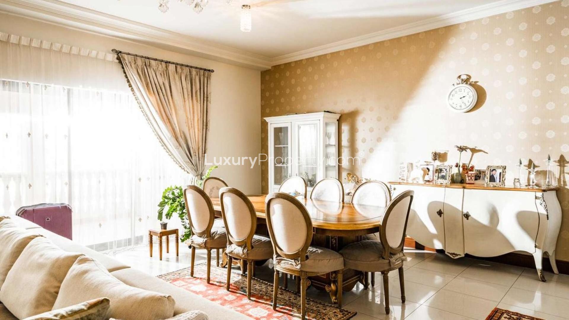 Elegant dining room in 3-bedroom apartment, Golden Mile 6, Palm Jumeirah for rent