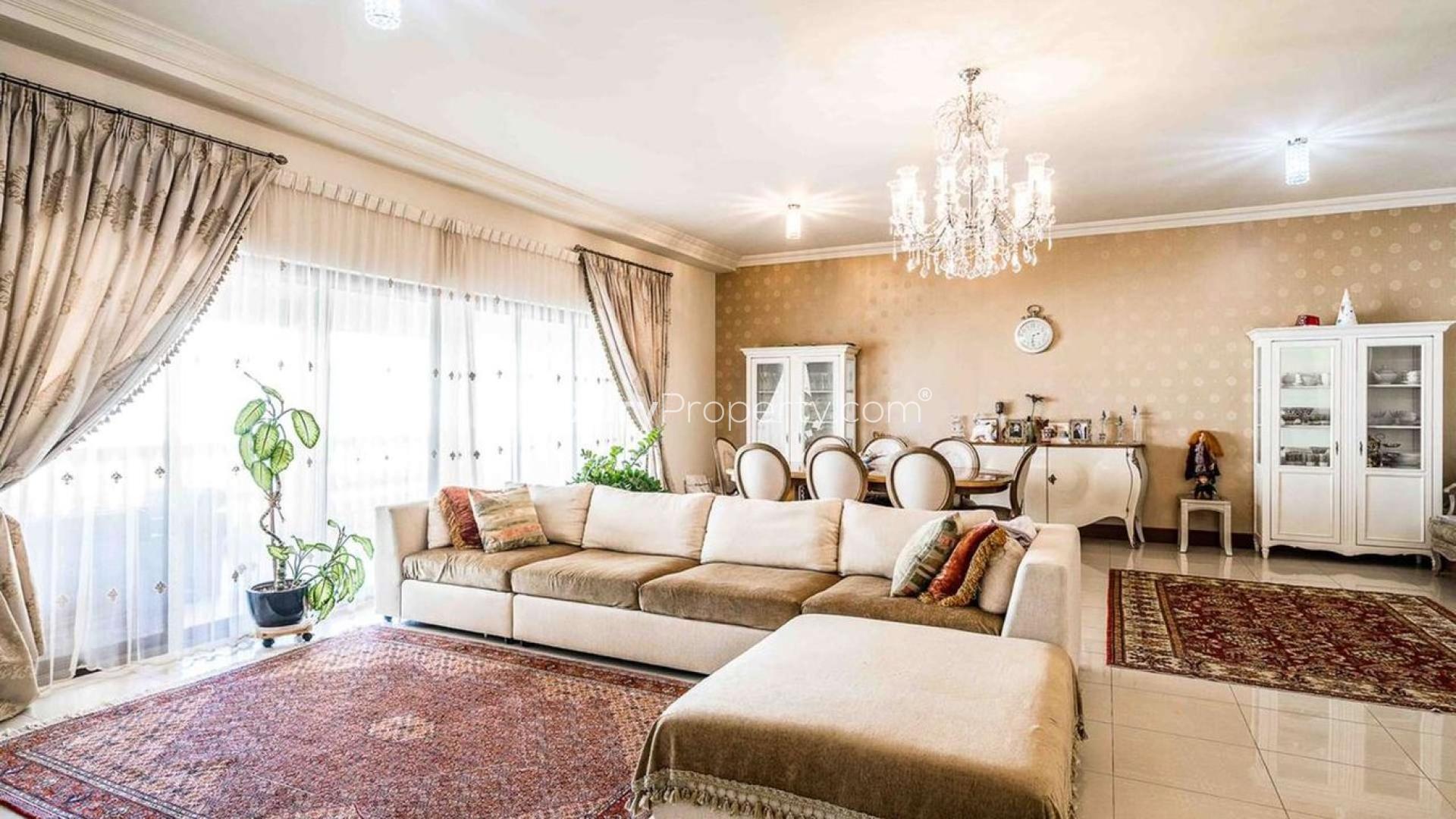 Elegantly furnished living room in 3-bedroom apartment, Golden Mile 6, Palm Jumeirah