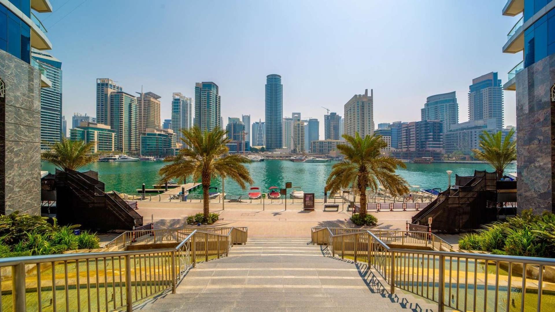High-floor view of Paloma Tower in Marina Promenade, Dubai Marina