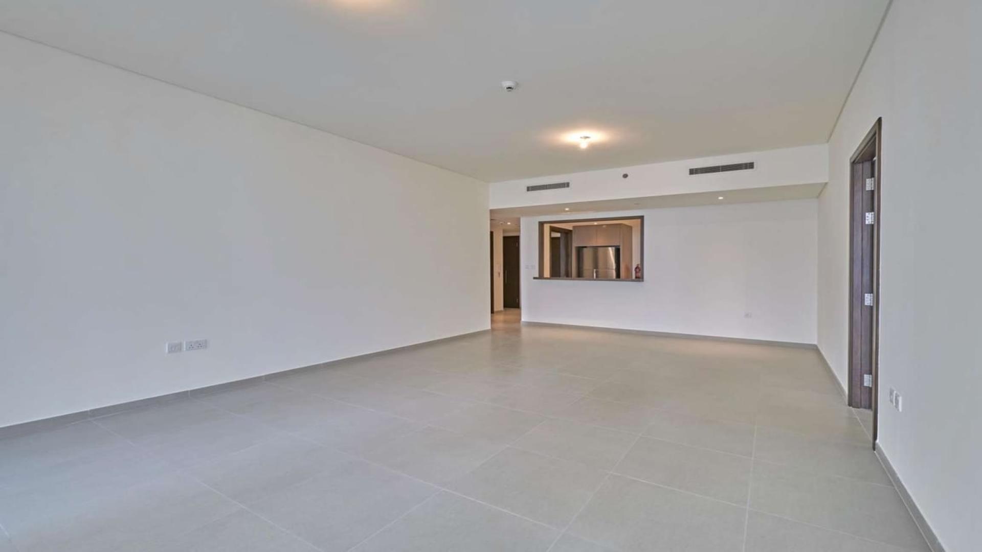 Spacious living area in 3-bedroom apartment, BLVD Heights, Downtown Dubai, for sale