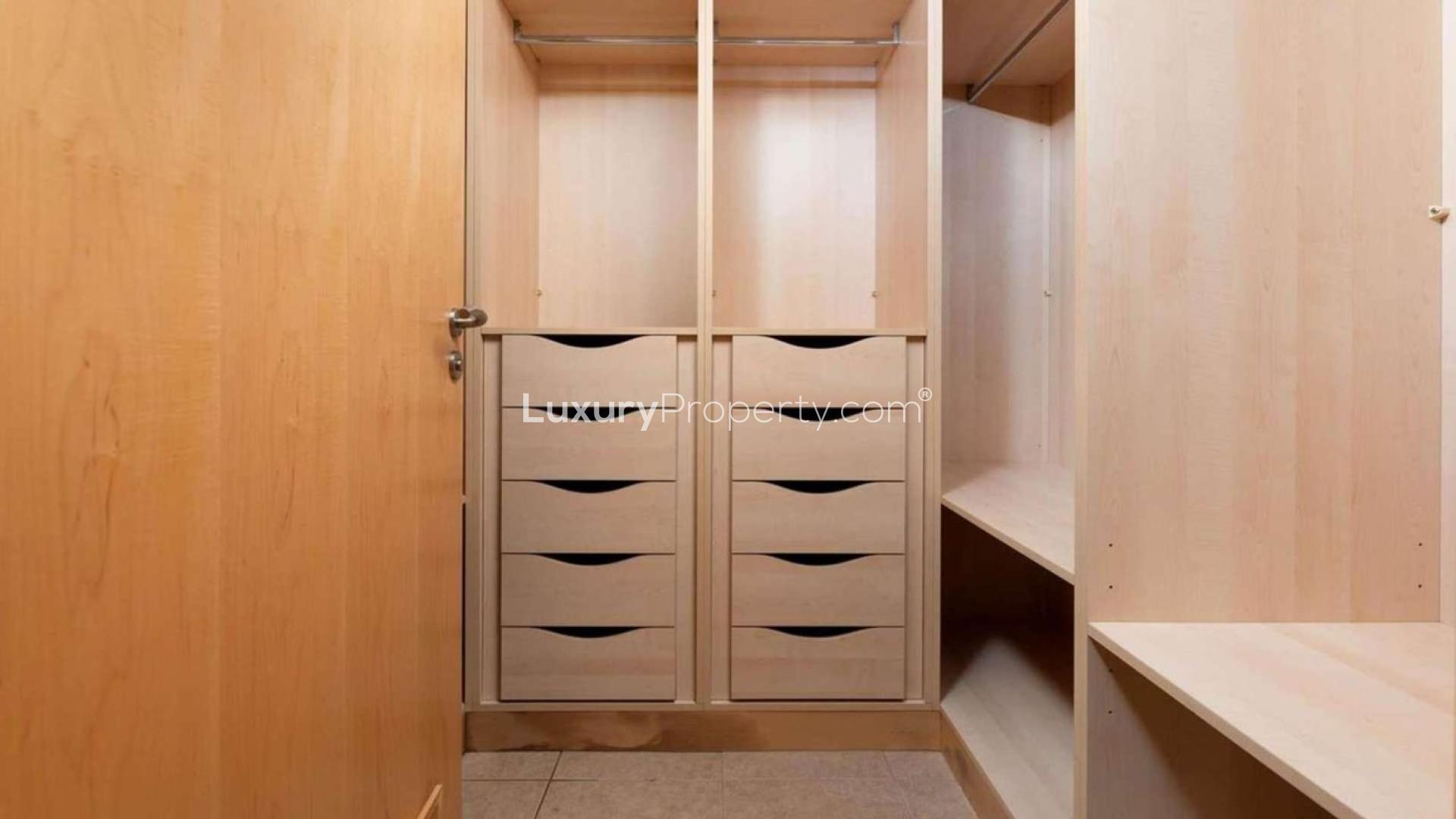 High floor 3-bedroom apartment view, Shoreline Apartments, Palm Jumeirah, Dubai skyline in background