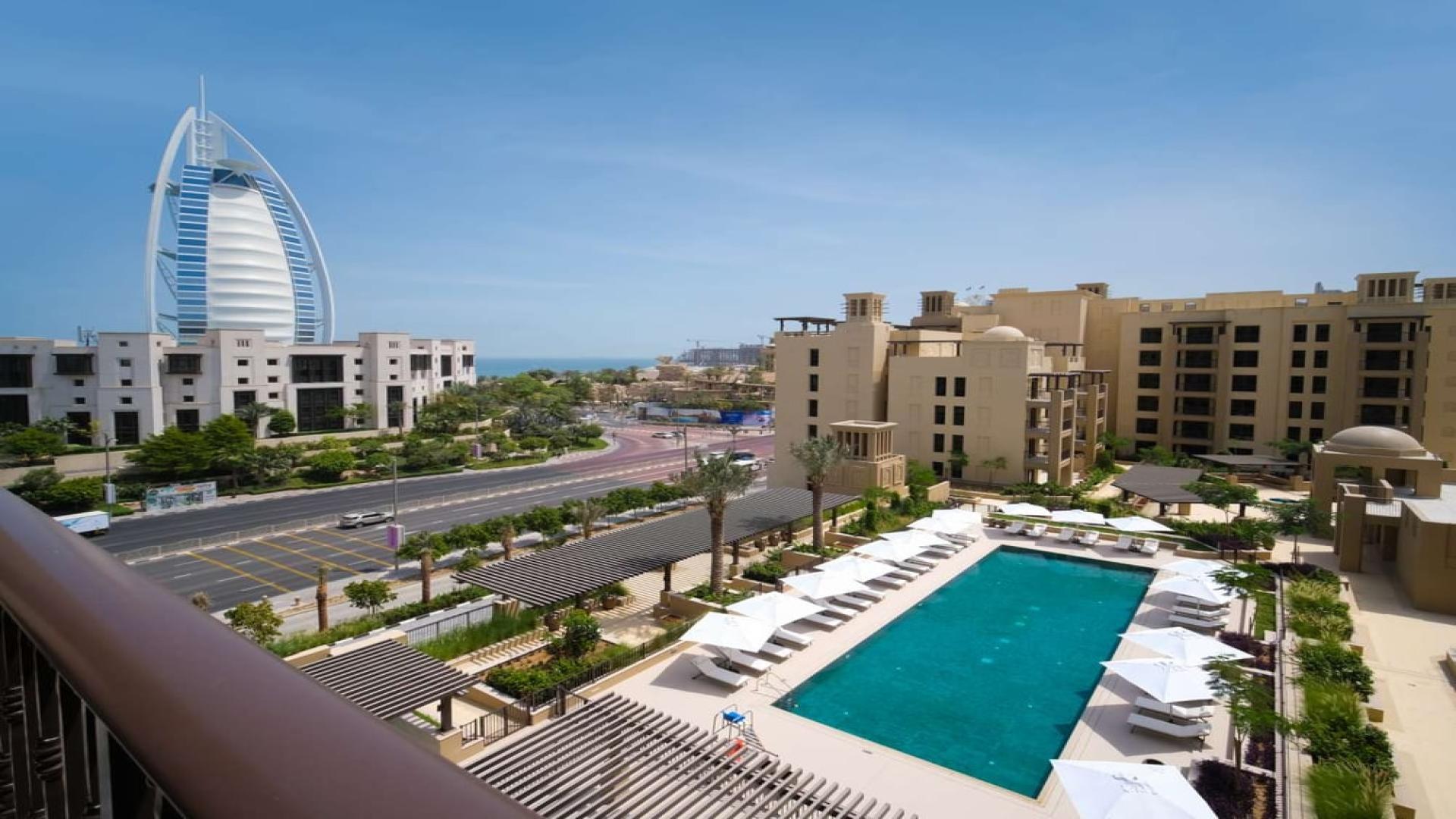 Stunning view of Lamtara 1 apartment complex with pool in Madinat Jumeirah Living
