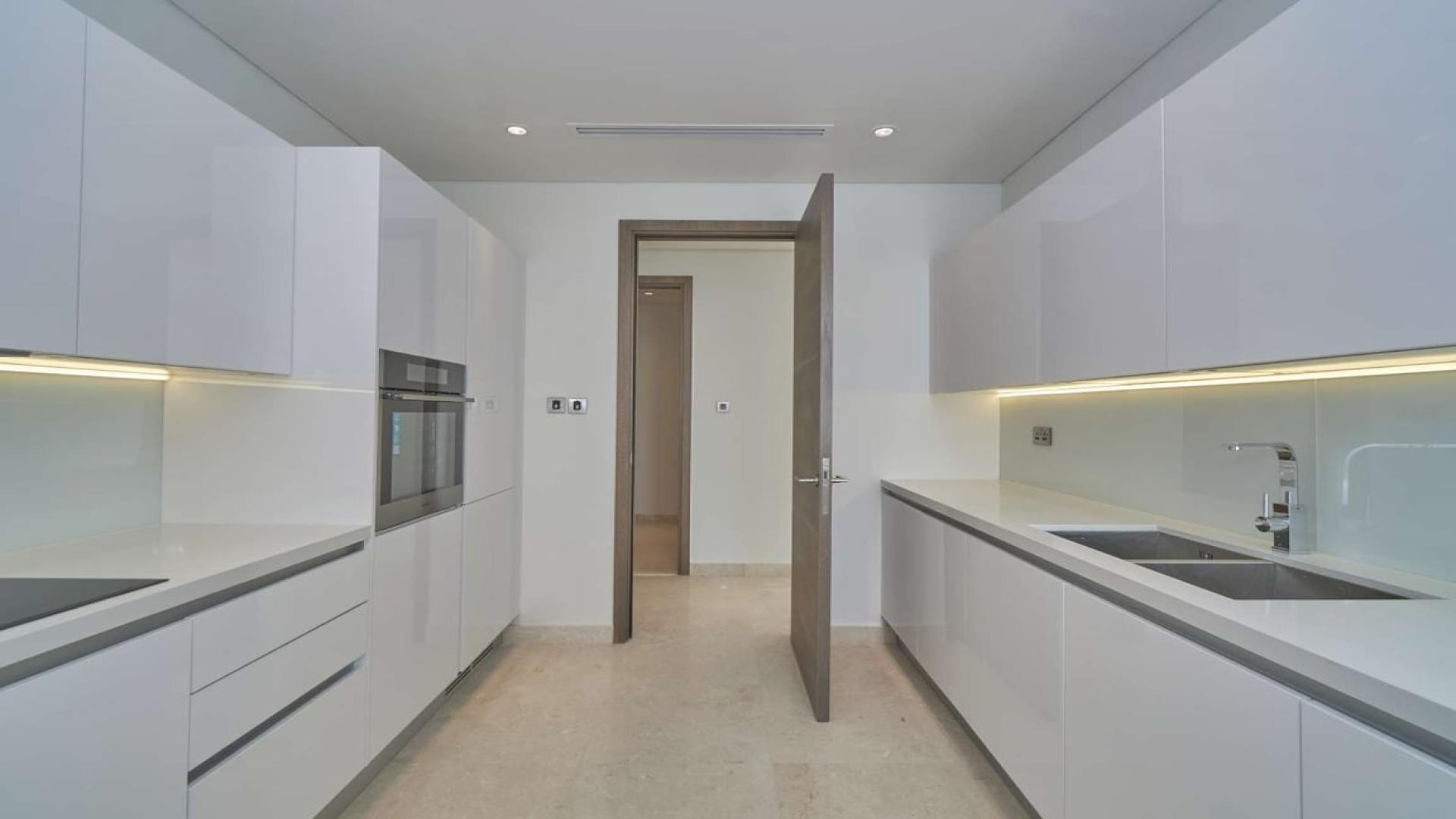 Modern kitchen in 3-bedroom apartment, Anwa by Omniyat, Dubai Maritime City