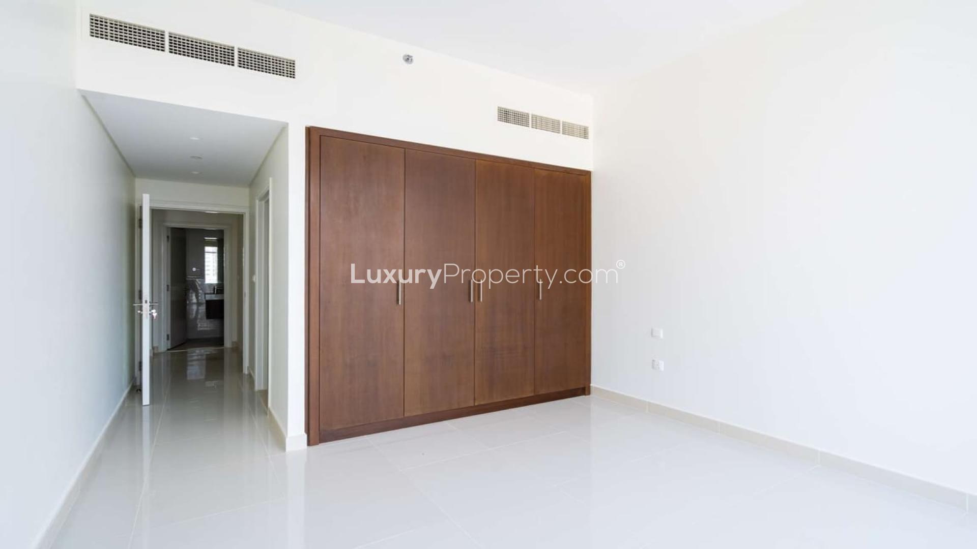 Luxurious living room in two-bedroom apartment, Boulevard Crescent, Downtown Dubai, elegant decor