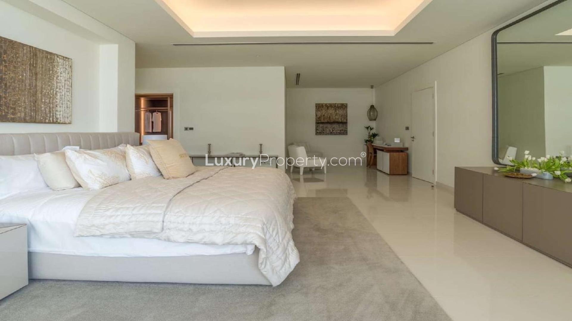 Luxurious master bedroom in 3-bedroom penthouse, Serenia Residences, Palm Jumeirah, Dubai