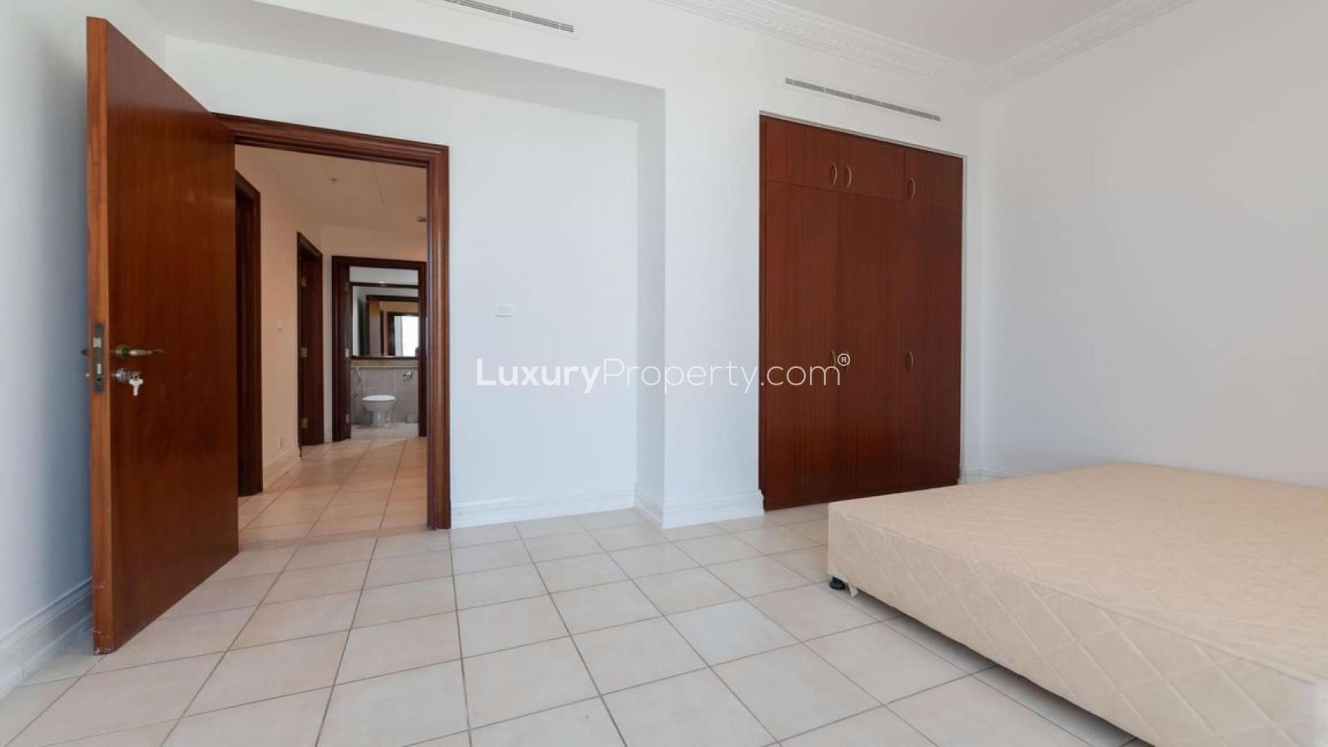 Spacious living area in luxury duplex penthouse, Emaar 6 Towers, Dubai Marina