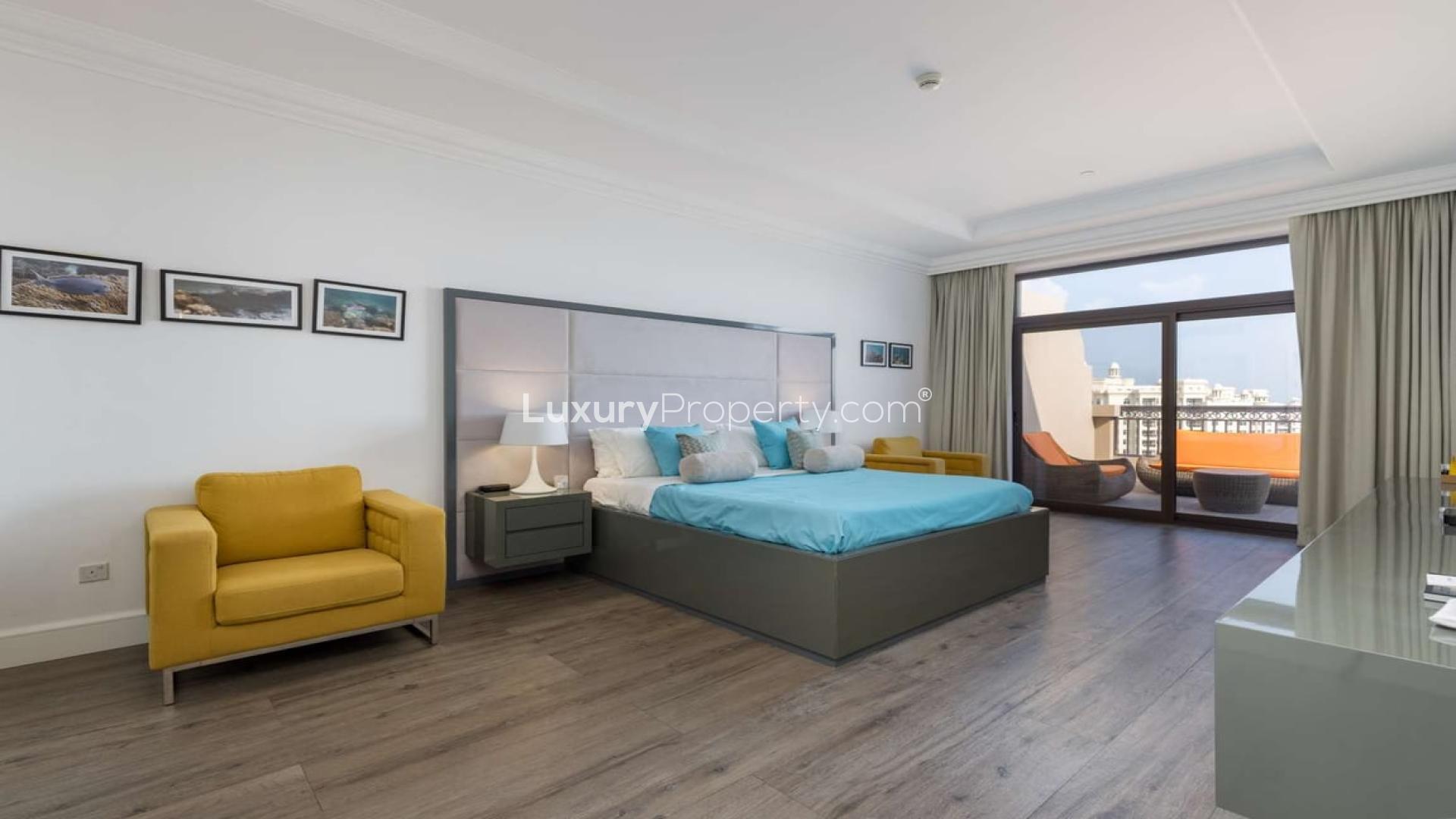 Modern open-plan living area in Fairmont penthouse, Palm Jumeirah, with stylish decor