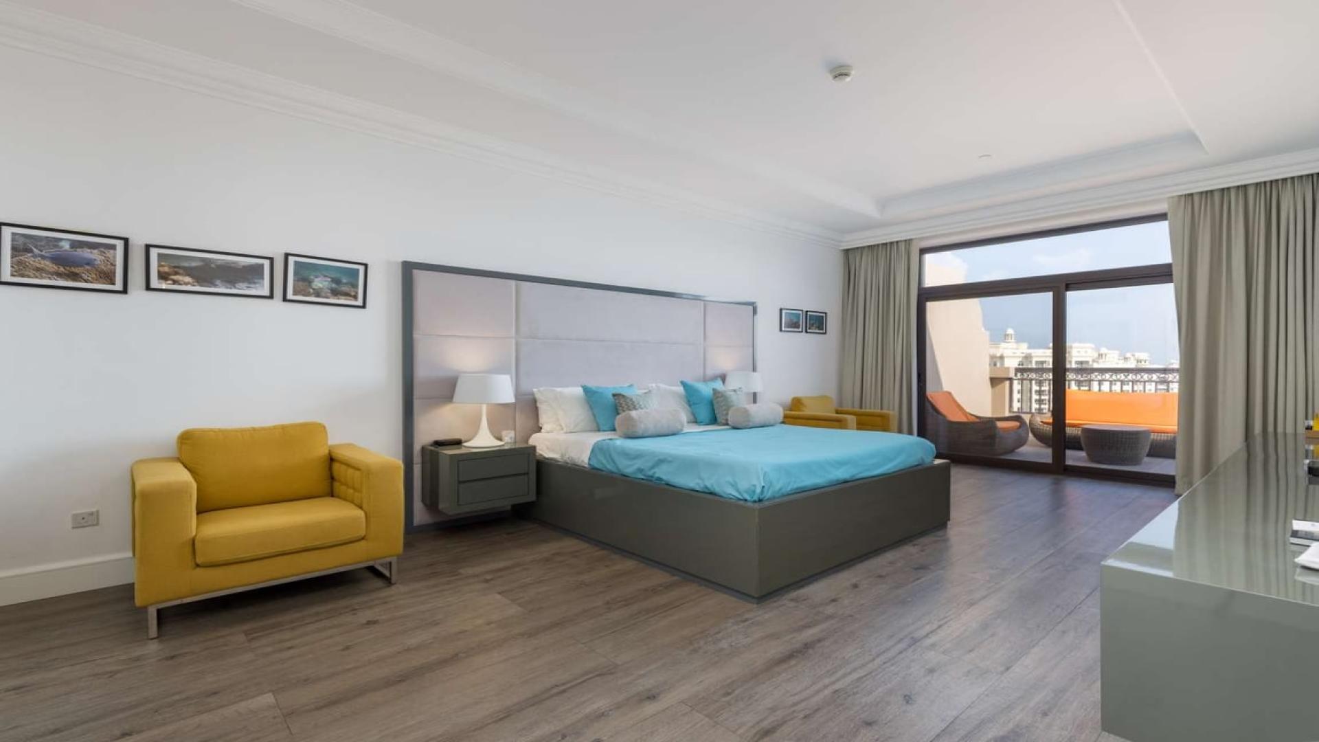 Modern open-plan living area in Fairmont penthouse, Palm Jumeirah, with stylish decor