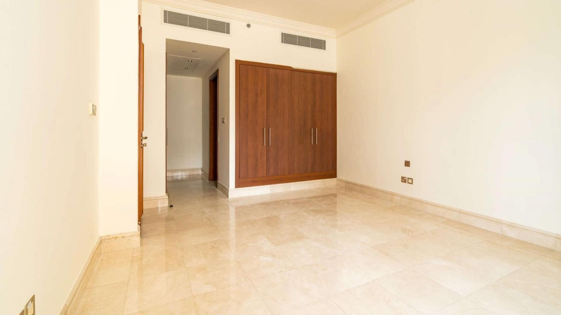 Empty room with built-in wardrobe in Fairmont South Residence townhouse, Palm Jumeirah