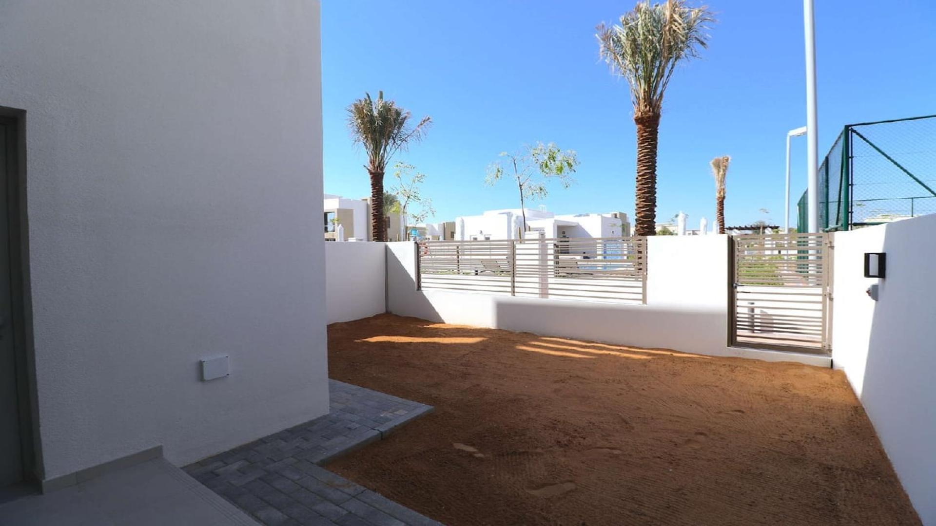 Modern 3-bedroom townhouse exterior in Reem, Arabian Ranches 2, Dubai for rent