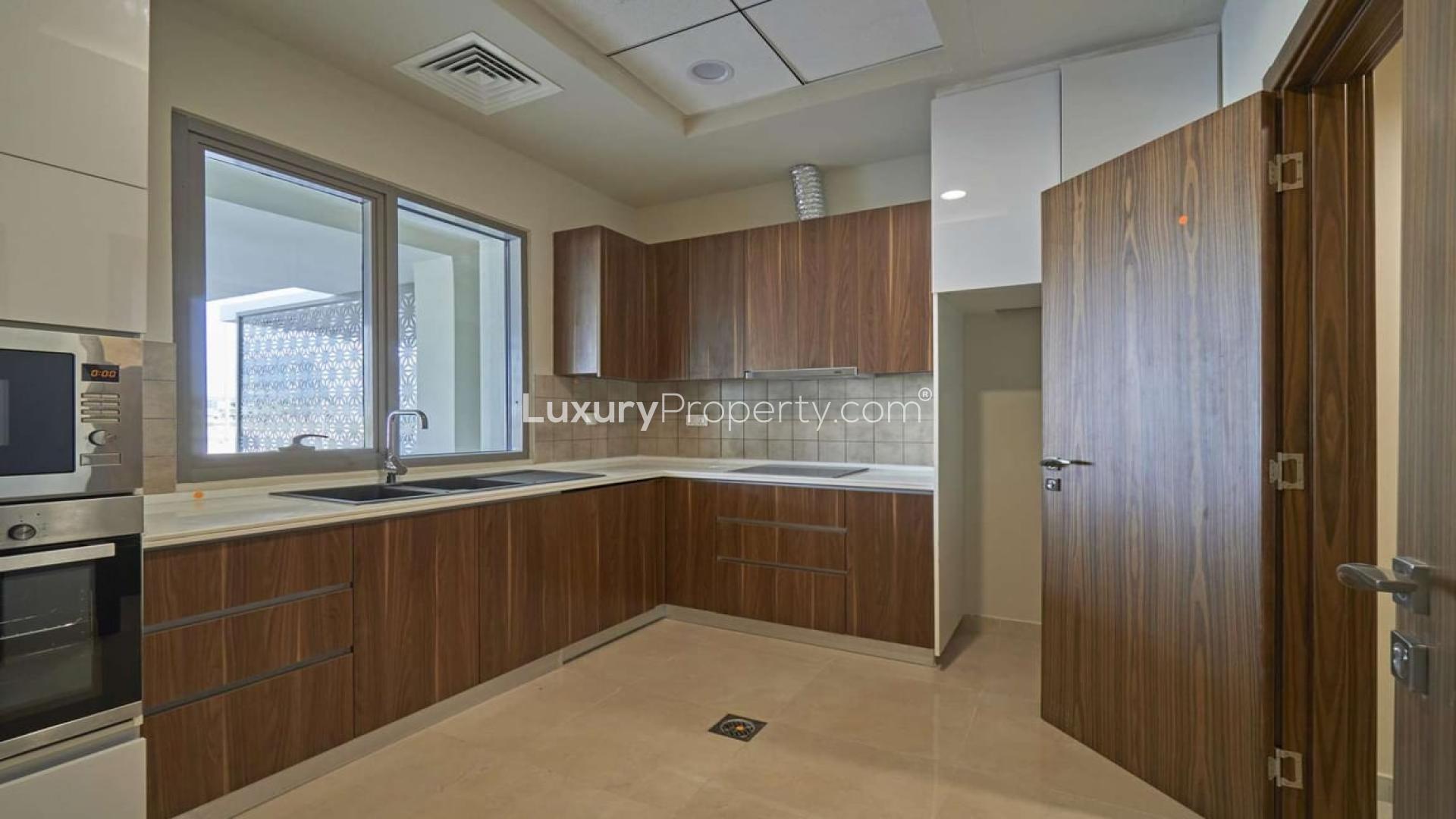 Modern kitchen in brand new 3-bedroom townhouse, Al Furjan, Murano Residences, for rent