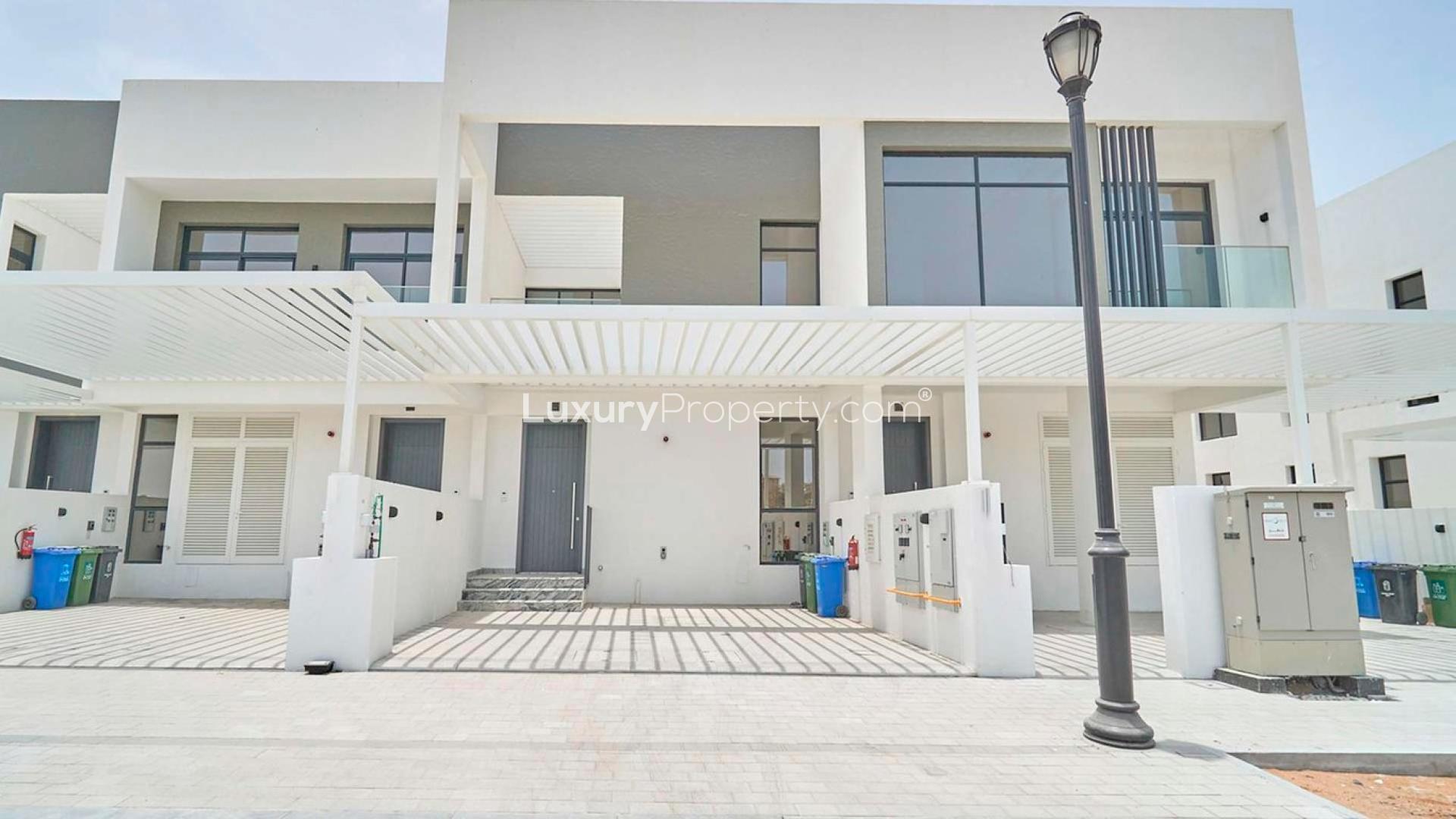 Modern 3-bedroom townhouse exterior in Jumeirah Luxury, Jumeirah Golf Estates for rent