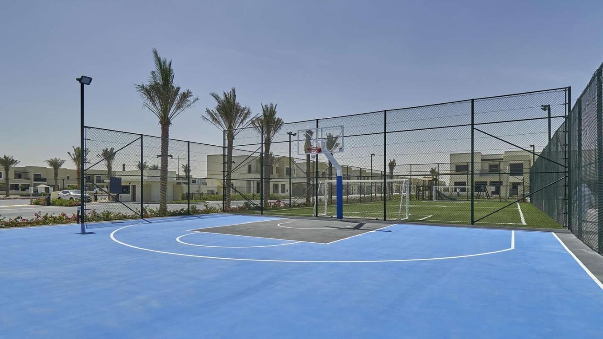 Modern kitchen in 4-bedroom townhouse for rent, Naseem, Town Square