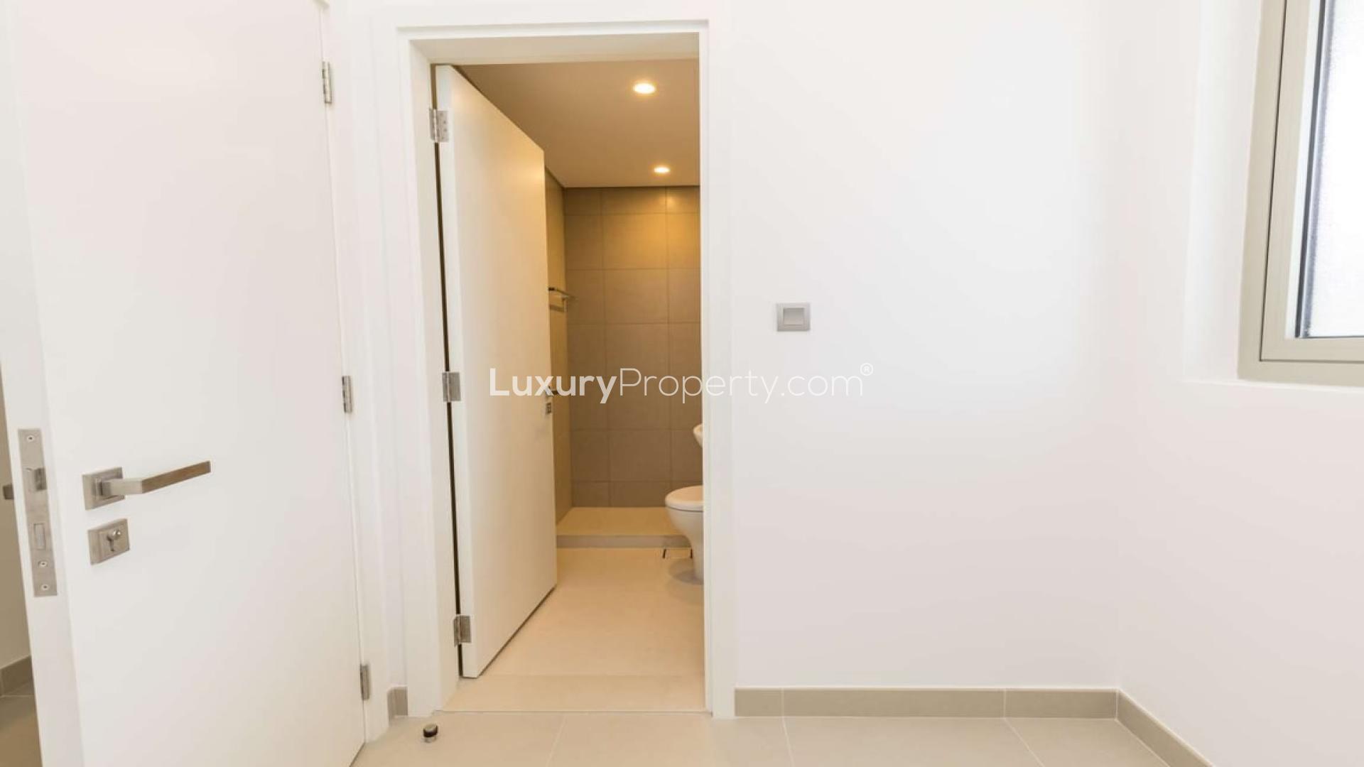"Spacious bedroom with built-in wardrobe in Camelia townhouse, Arabian Ranches 2, for rent.",Brand new Arabian Ranches 2 townhouse bathroom with modern fixtures in Camelia community